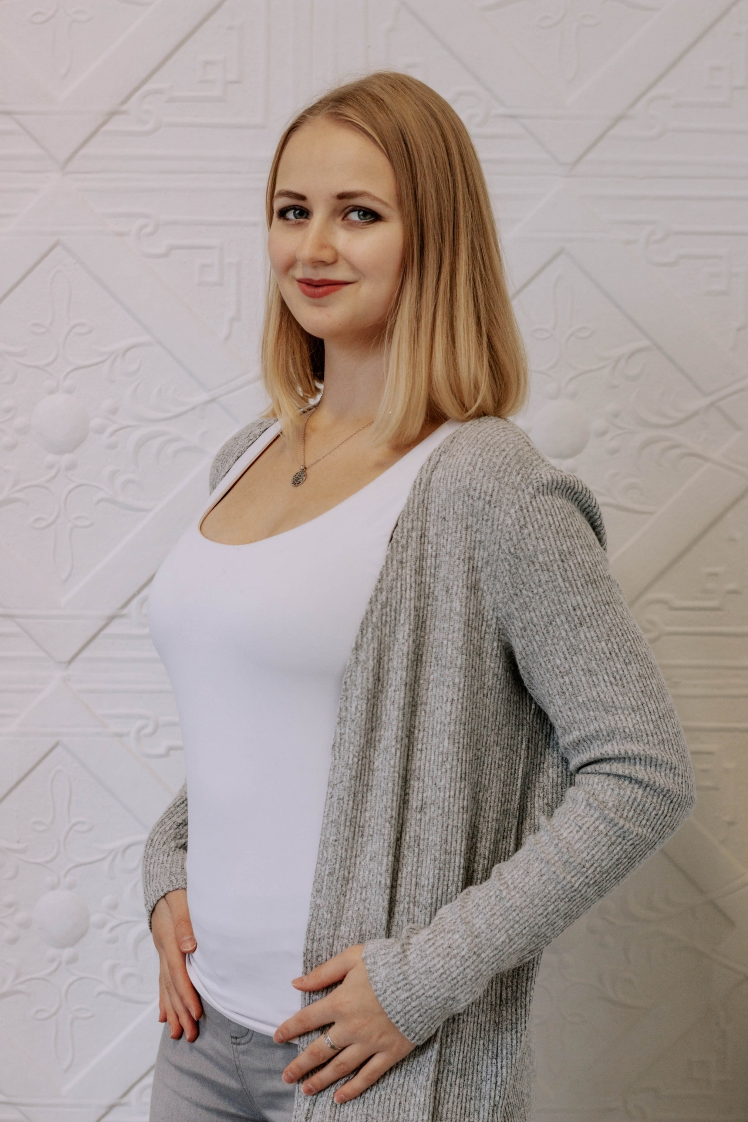 Алиса — Ароматерапевт. Бережно сохраняю ваши чувства и истории на своих фотографиях