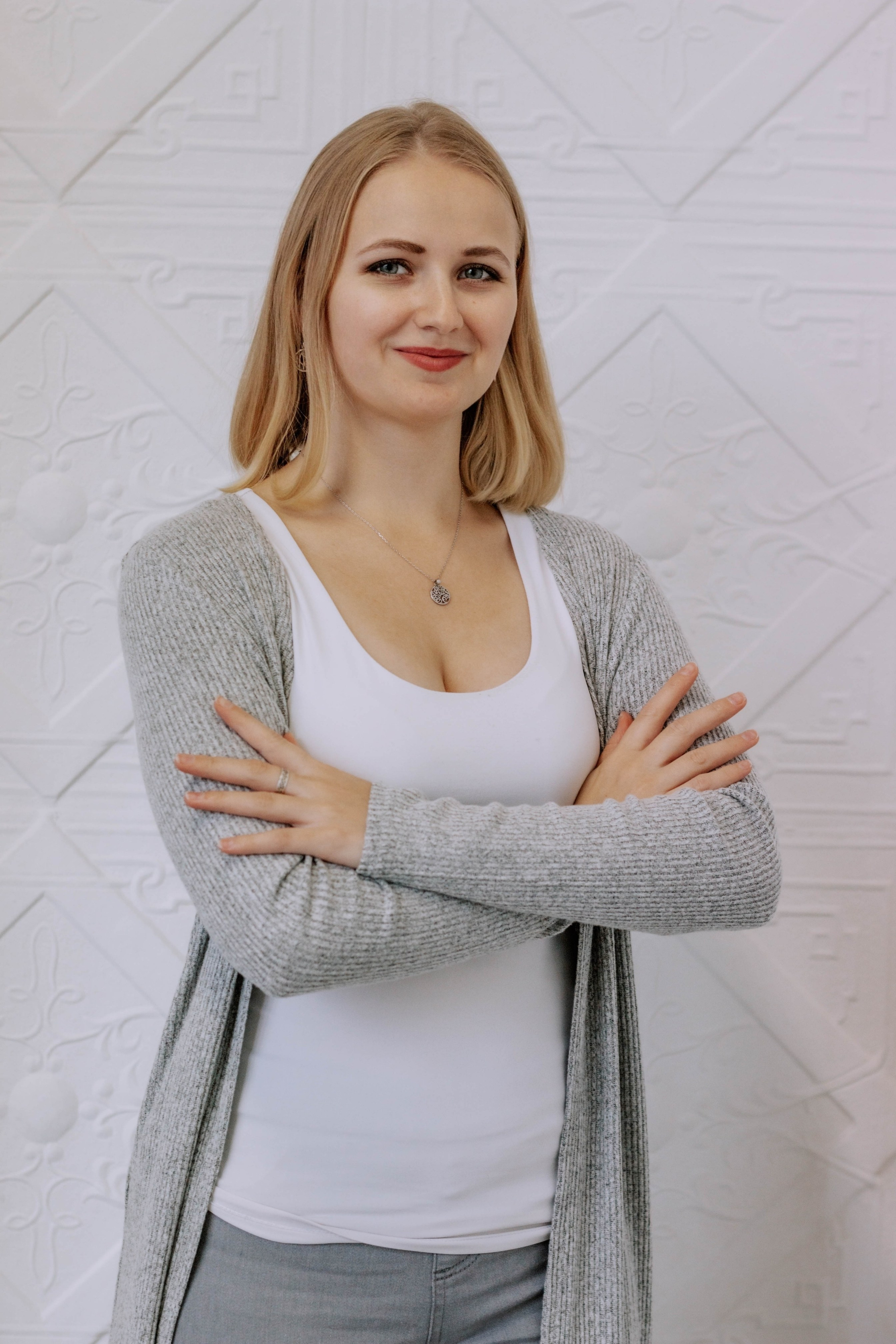 Алиса — Ароматерапевт. Бережно сохраняю ваши чувства и истории на своих фотографиях