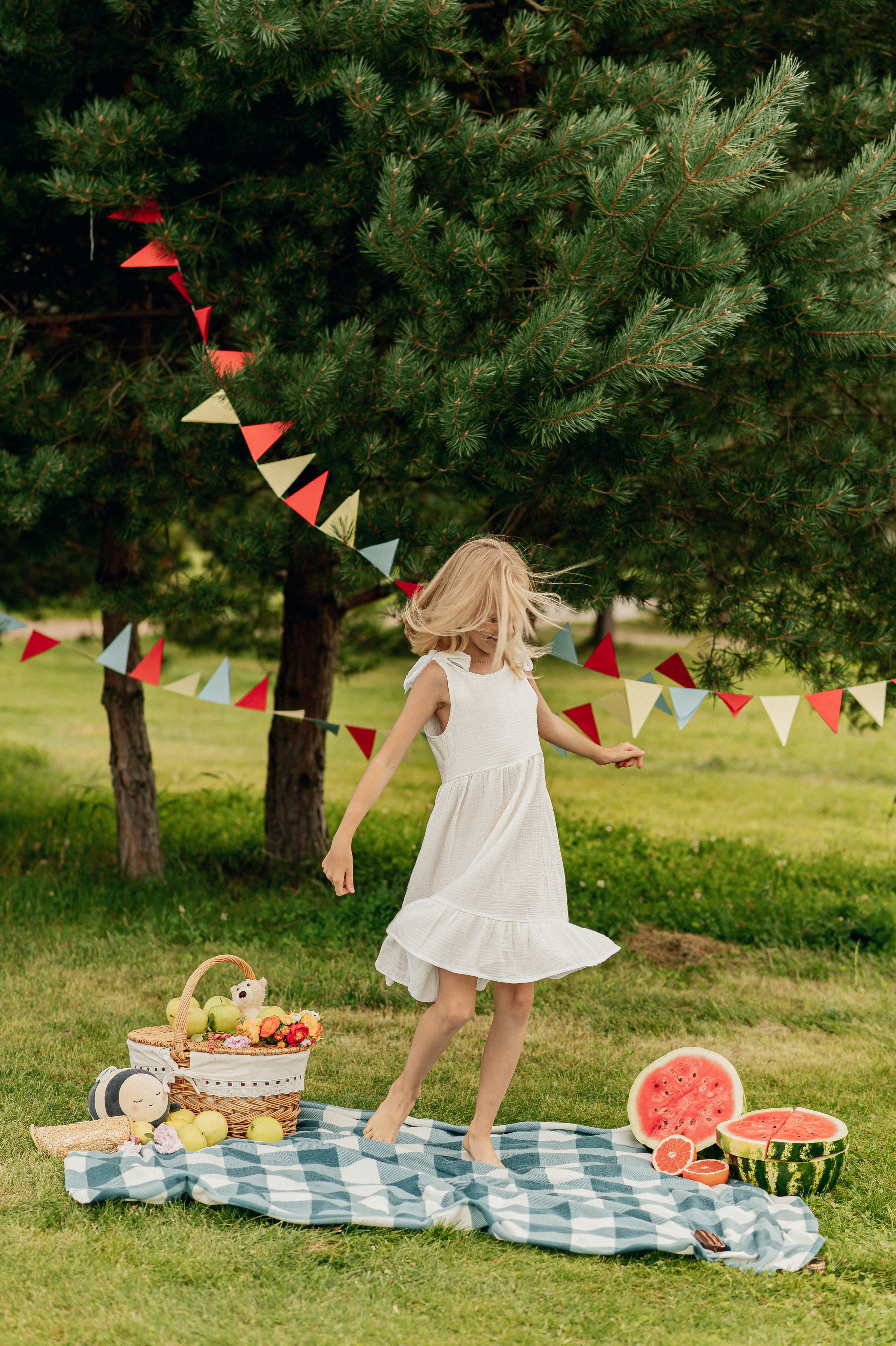 ЛЕТО. ПАРК. АРБУЗ. Профессиональный репортажный, коммерческий фотограф в Санкт-Петербурге