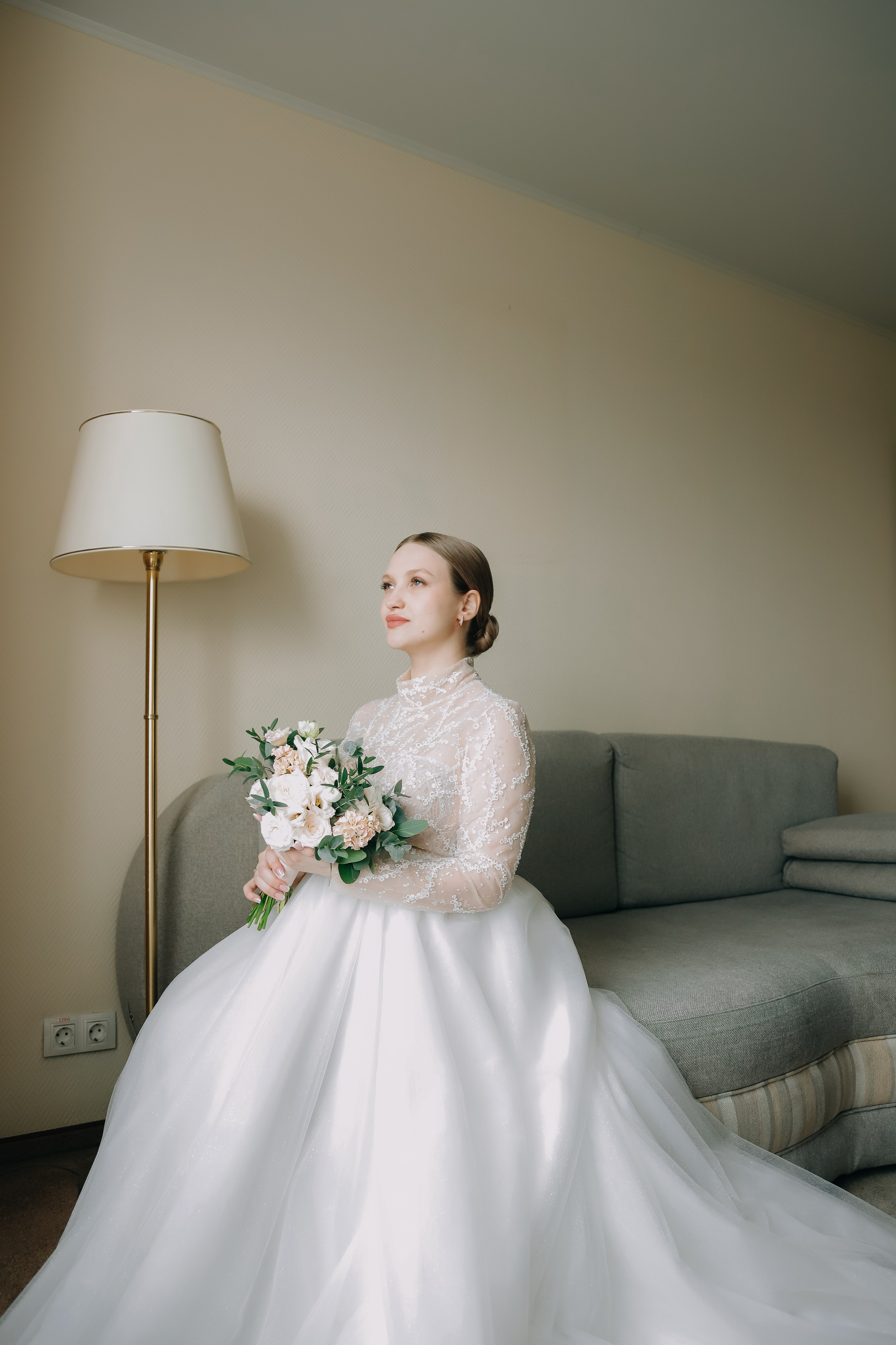 Свадебный образ макияж для невест Москве. СВАДЕБНЫЙ ВИЗАЖИСТ-СТИЛИСТ В МОСКВЕ ПРИЧЕСКИ МАКИЯЖ БРОВИ ВЫЕЗД