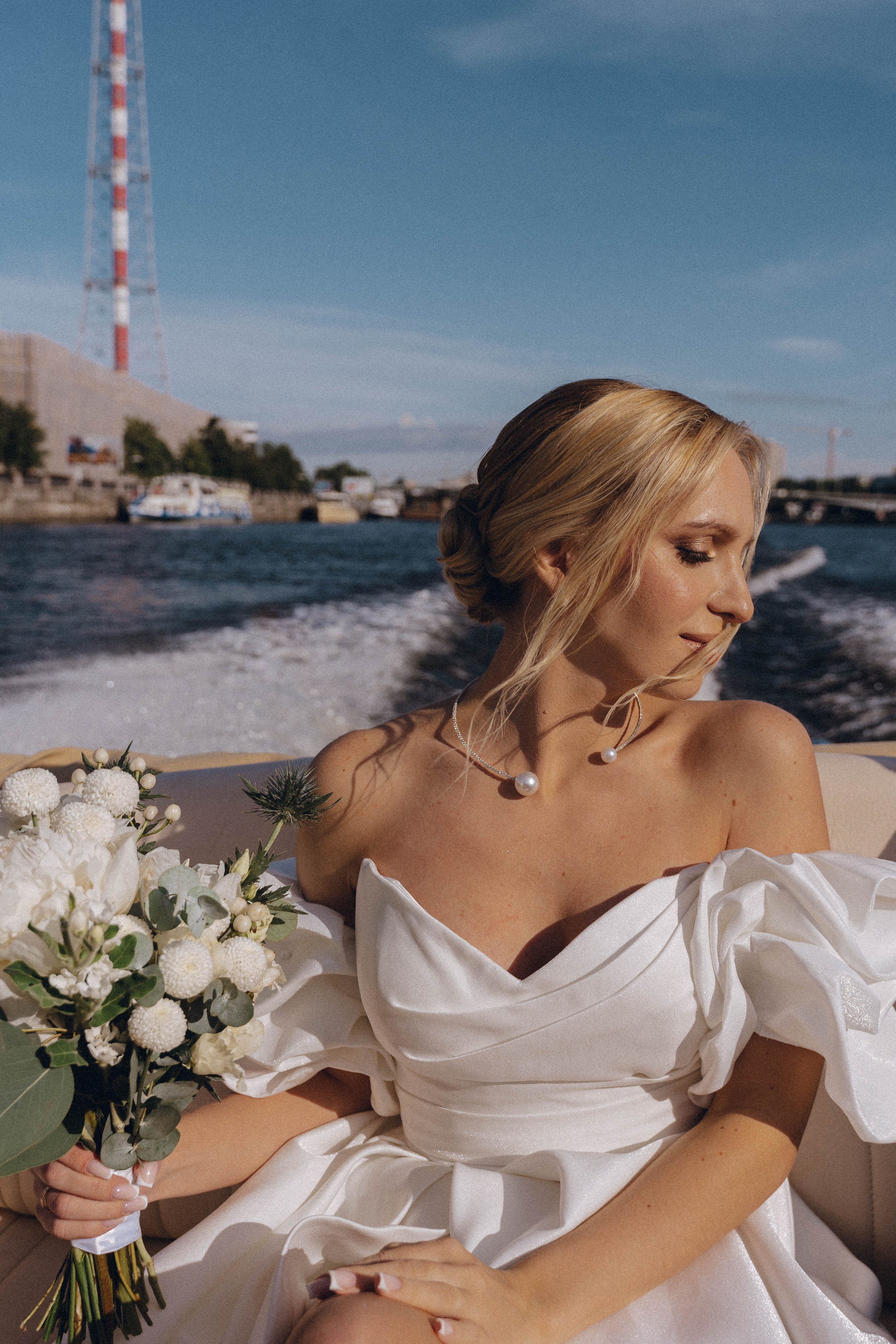 СВАДЕНБНАЯ СЬЕМКА НА КАТЕРЕ ПО КАНАЛАМ САНКТ-ПЕТЕРБУРГА И В АКВАТОРИИ НЕВЫ. Профессиональный фотограф, Санкт-Петербург — Виктория Богомолова