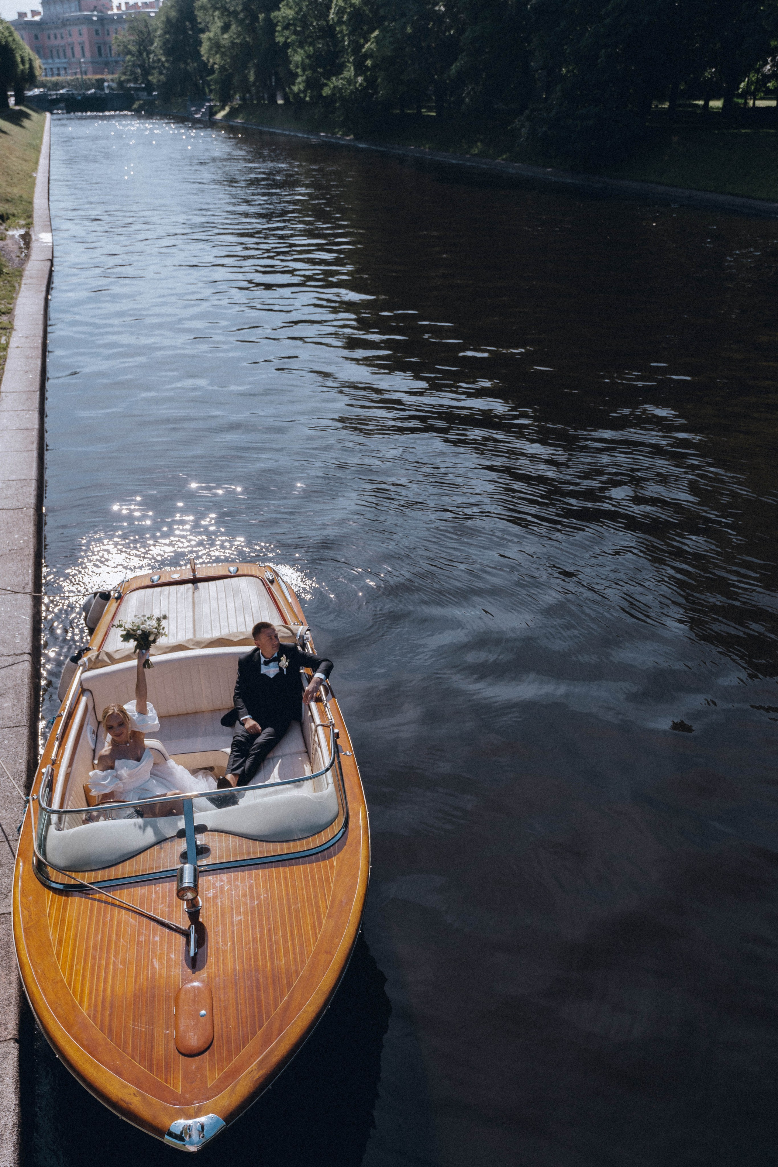 СВАДЕНБНАЯ СЬЕМКА НА КАТЕРЕ ПО КАНАЛАМ САНКТ-ПЕТЕРБУРГА И В АКВАТОРИИ НЕВЫ. Профессиональный фотограф, Санкт-Петербург — Виктория Богомолова