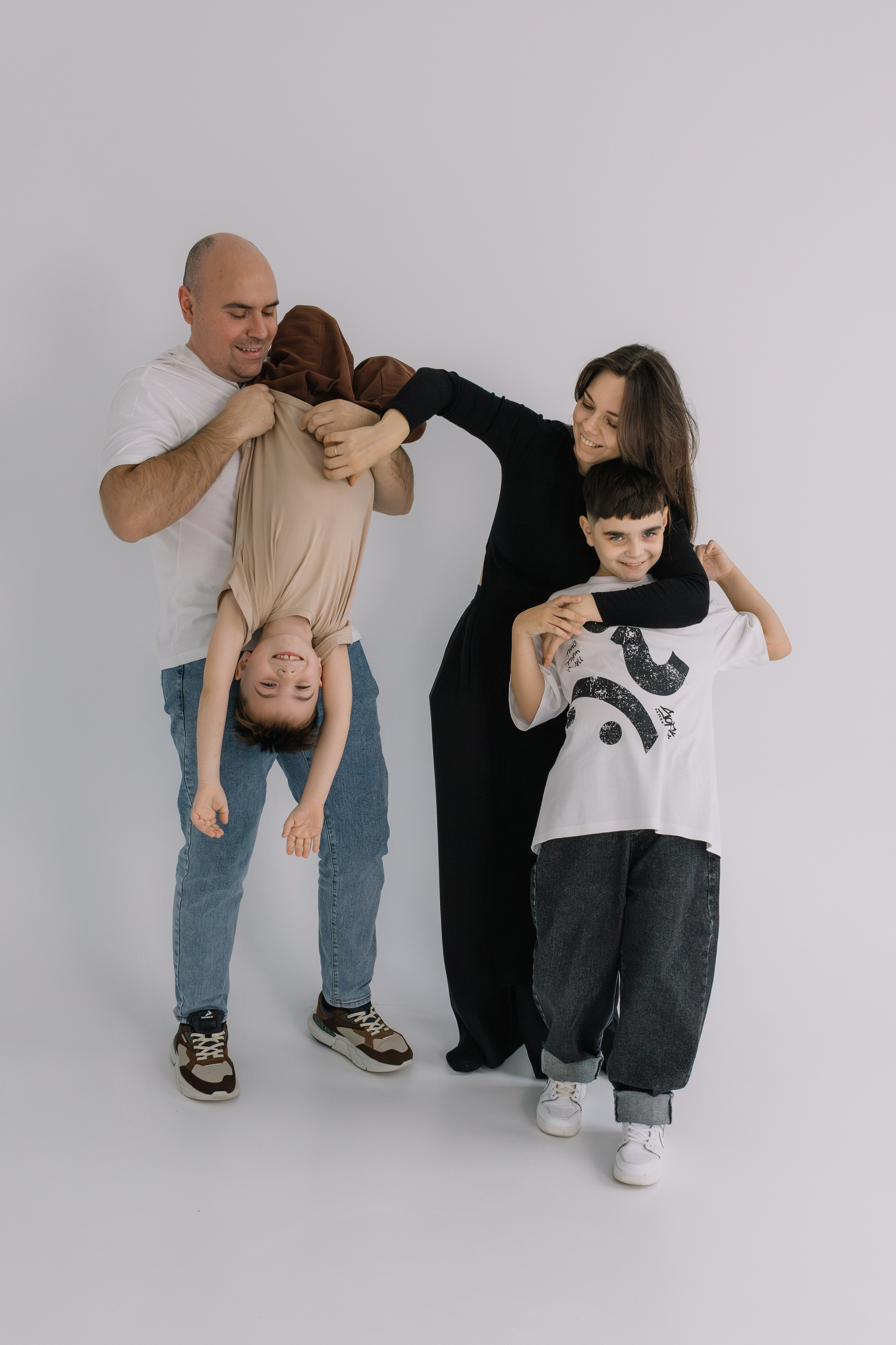 Жора, Ксюша, Владимир и Никита. Семейный фотограф в Волгограде Надежда Головко