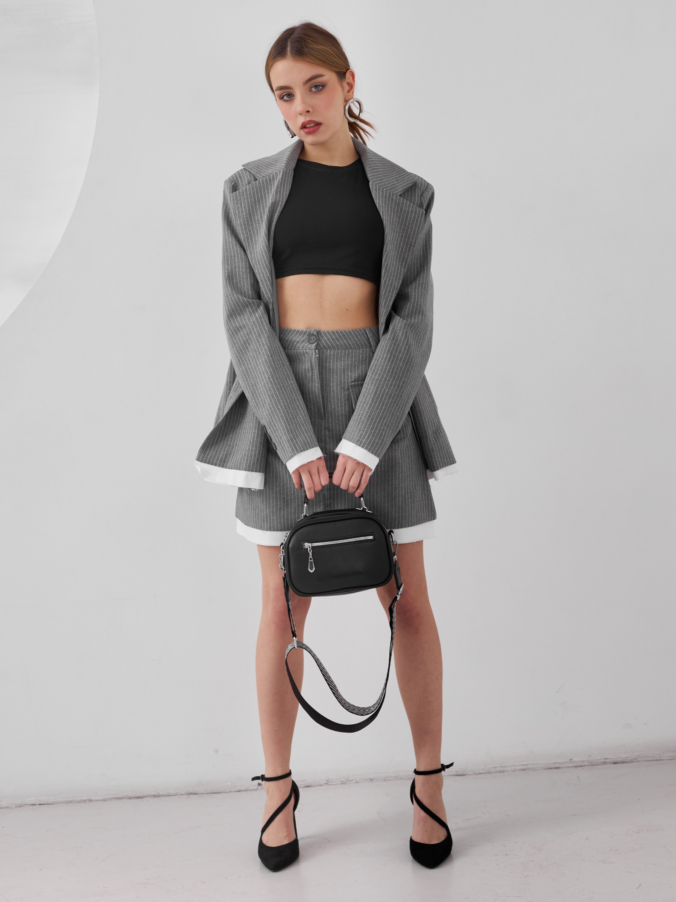 Фотосъемка костюма с юбкой пиджаком Екатеринбург Wildberries ВБ Ozon Озон фотосессия одежды Екб заказать цена фотосъемка товара WB костюмы. Фотограф Екатеринбург Анастасия Жерновская | Маркетплейсы и нейрофото