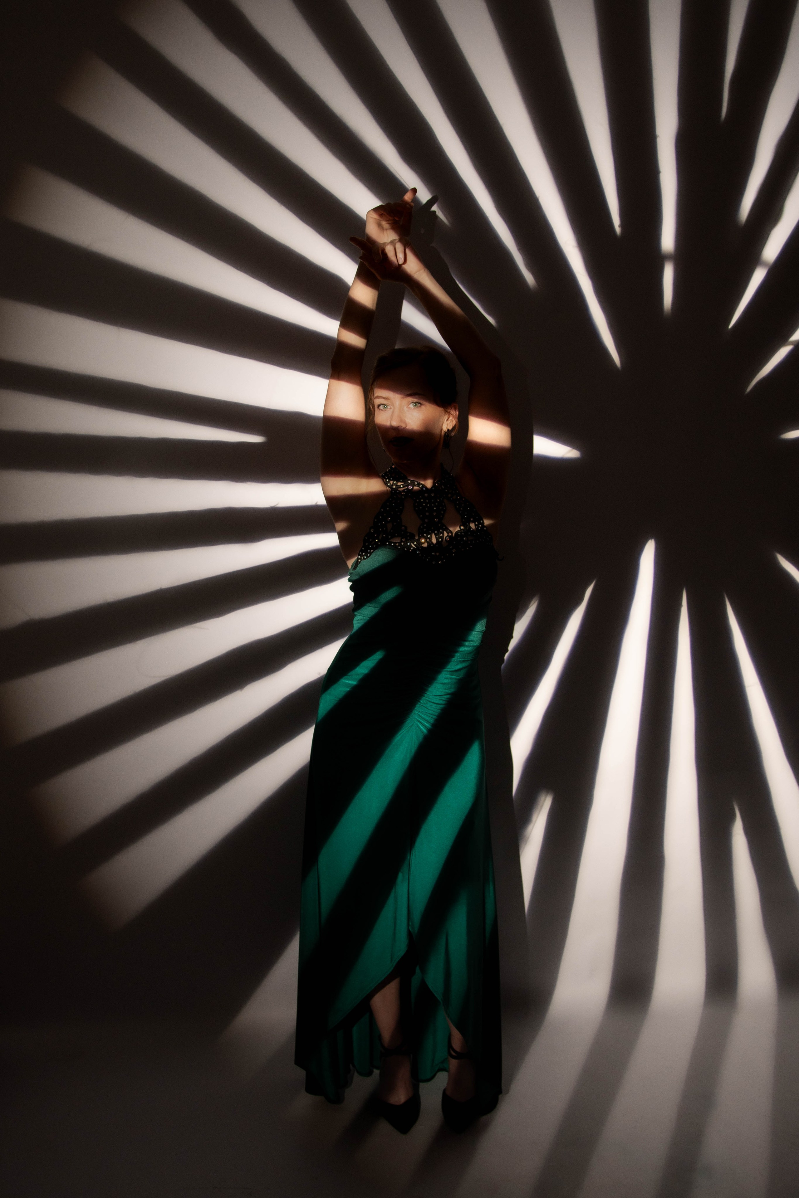 Стиль Нуар. Маски Гобо. Фотосессия в&nbsp;Кемерово. Фотограф Кемерово. Портретная фотосессия.