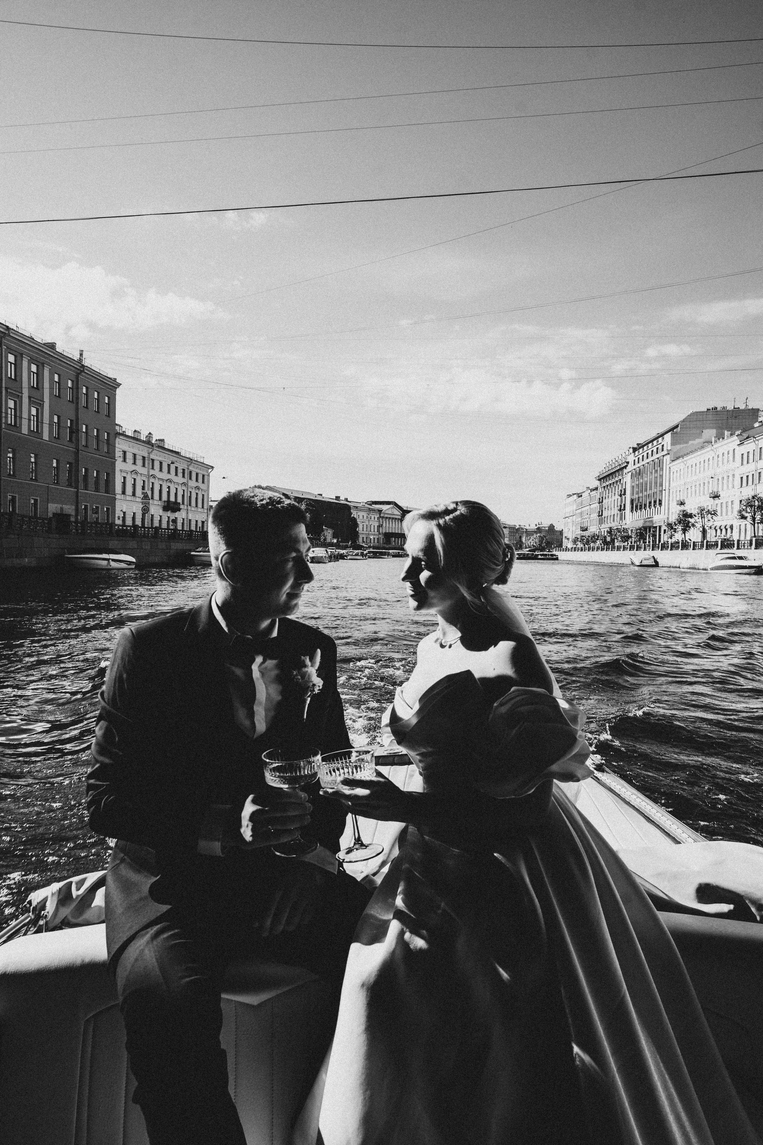 СВАДЕНБНАЯ СЬЕМКА НА КАТЕРЕ ПО КАНАЛАМ САНКТ-ПЕТЕРБУРГА И В АКВАТОРИИ НЕВЫ. Профессиональный фотограф, Санкт-Петербург — Виктория Богомолова
