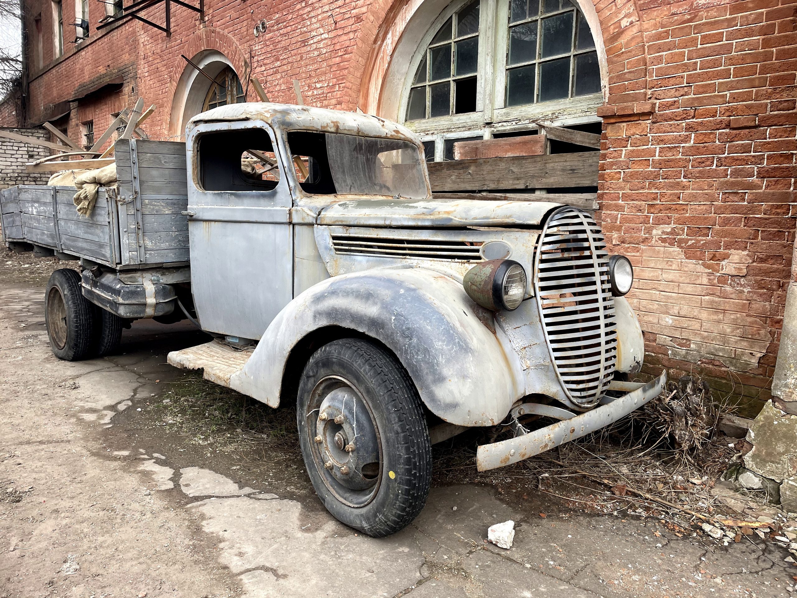 90 005 Форд. ВИЗУАЛЬНЫЕ И ЗВУКОВЫЕ РЕШЕНИЯ ДЛЯ БИЗНЕСА И СЪЁМОК ТЕЛЕТЕЛА