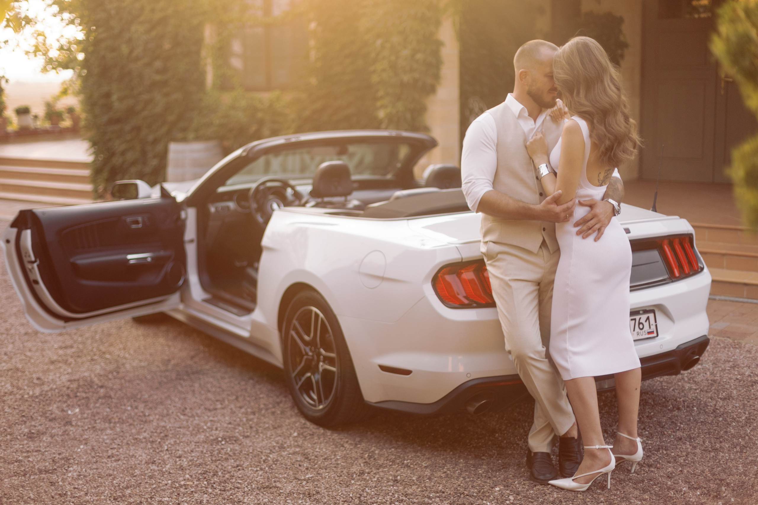 Фотосессия с кабриолетом в городе Ростове для Сергея и Августины