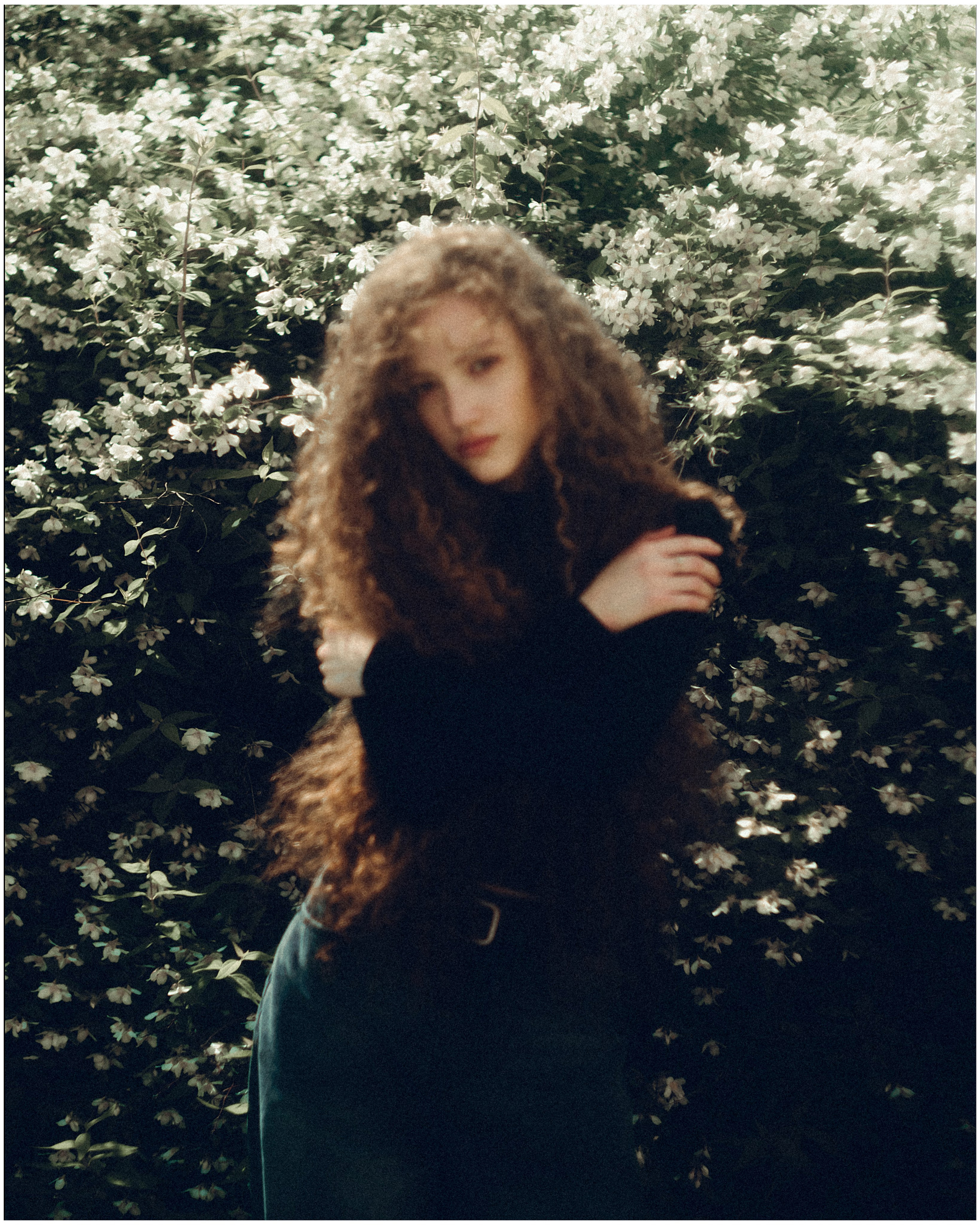 Прогулочная фотосессия в саду в Петербурге