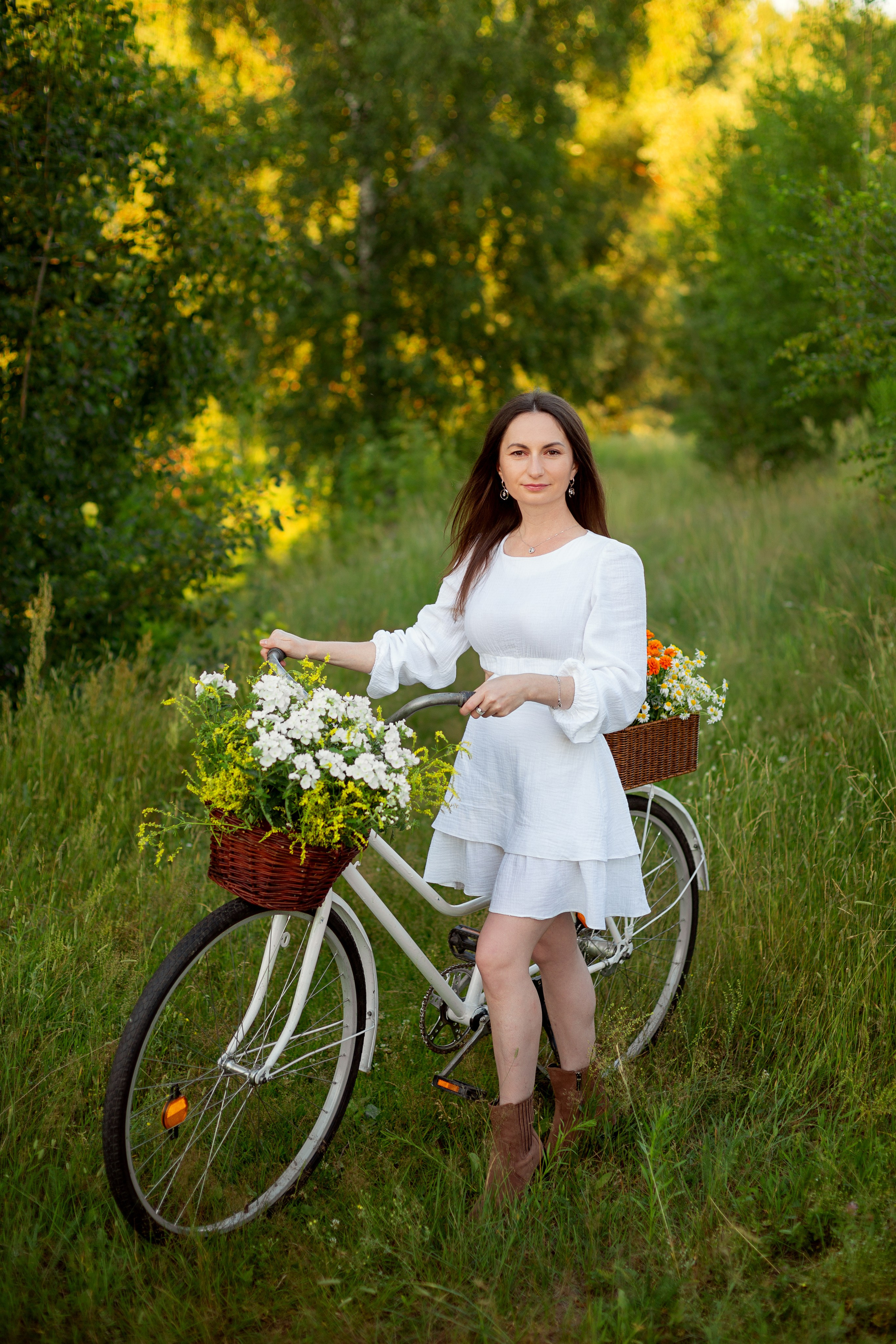 Семейный летний пикник с велосипедом. Фотограф Ульянкина Мария