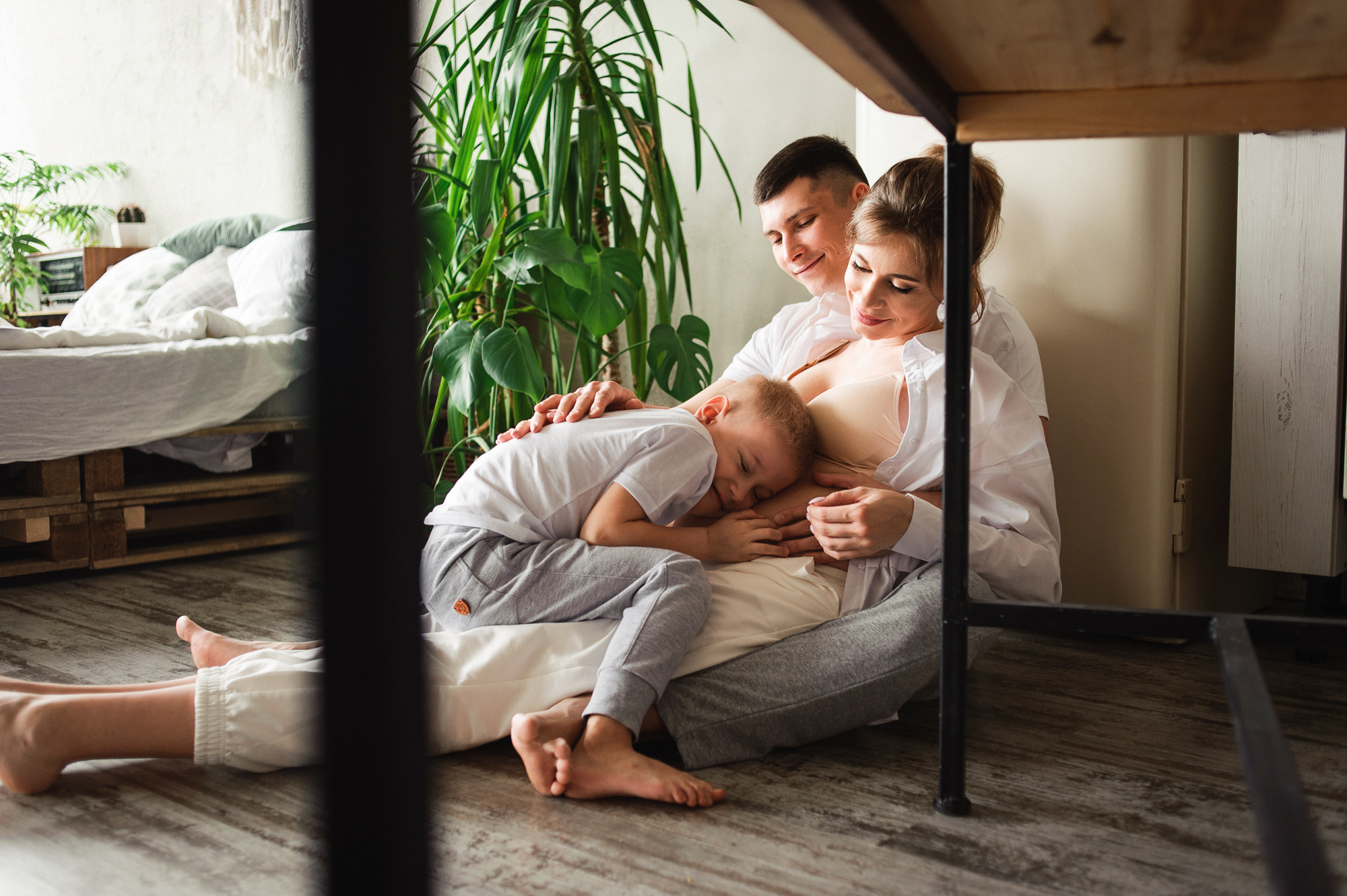 Света, Костя и Рома в ожидании малышки. Семейный и женский фотограф Красноярск Екатерина Пусенкова