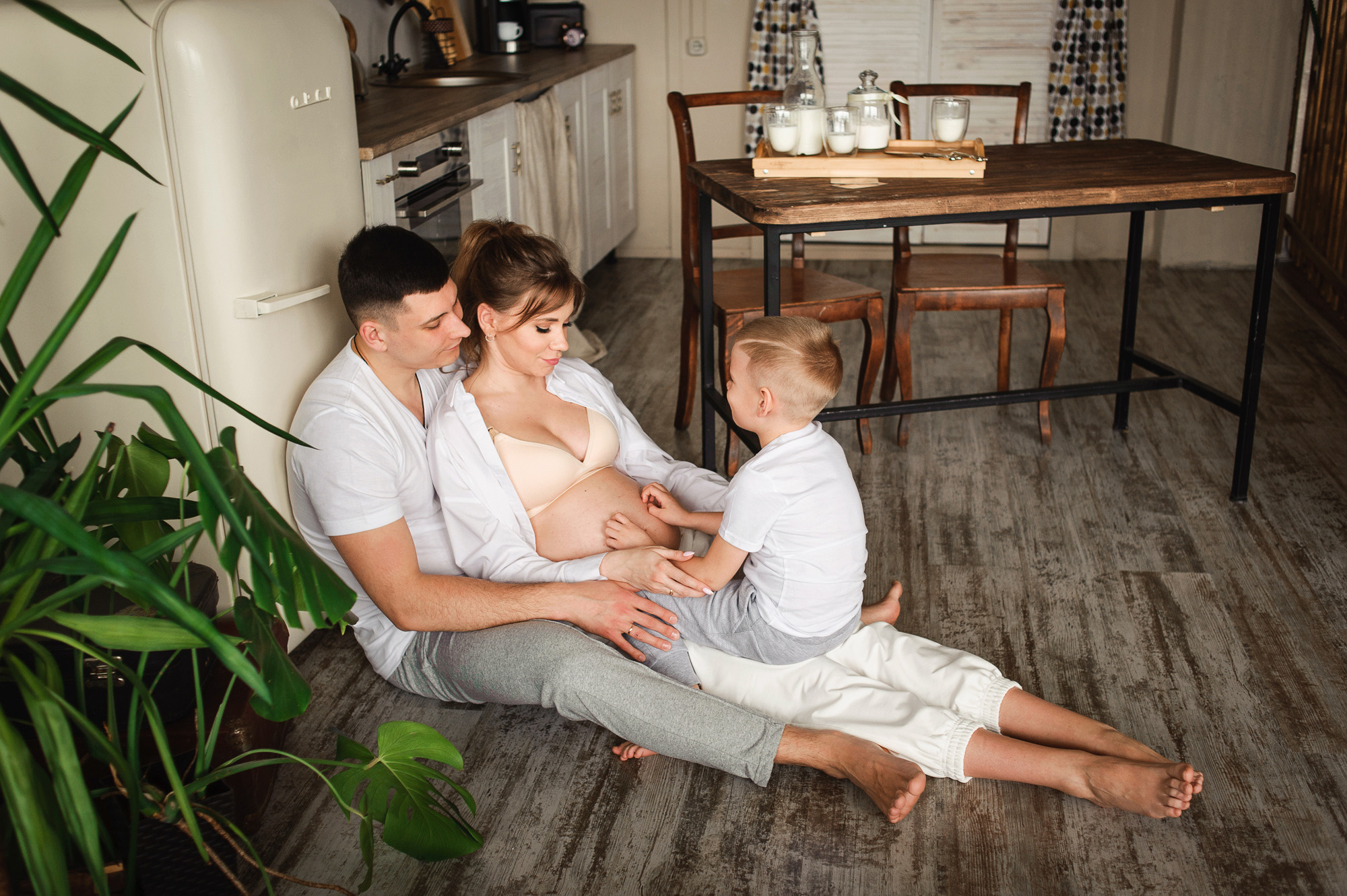 Света, Костя и Рома в ожидании малышки. Семейный и женский фотограф Красноярск Екатерина Пусенкова