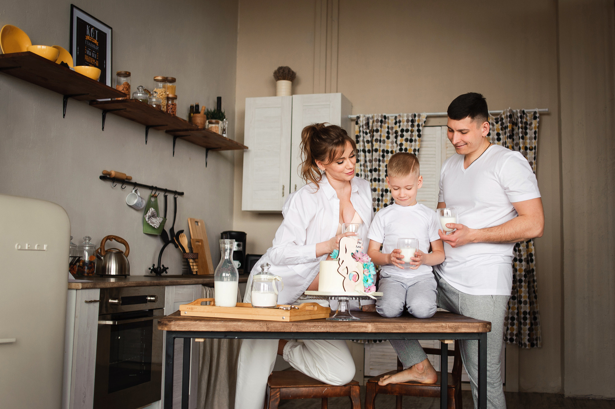 Света, Костя и Рома в ожидании малышки. Семейный и женский фотограф Красноярск Екатерина Пусенкова