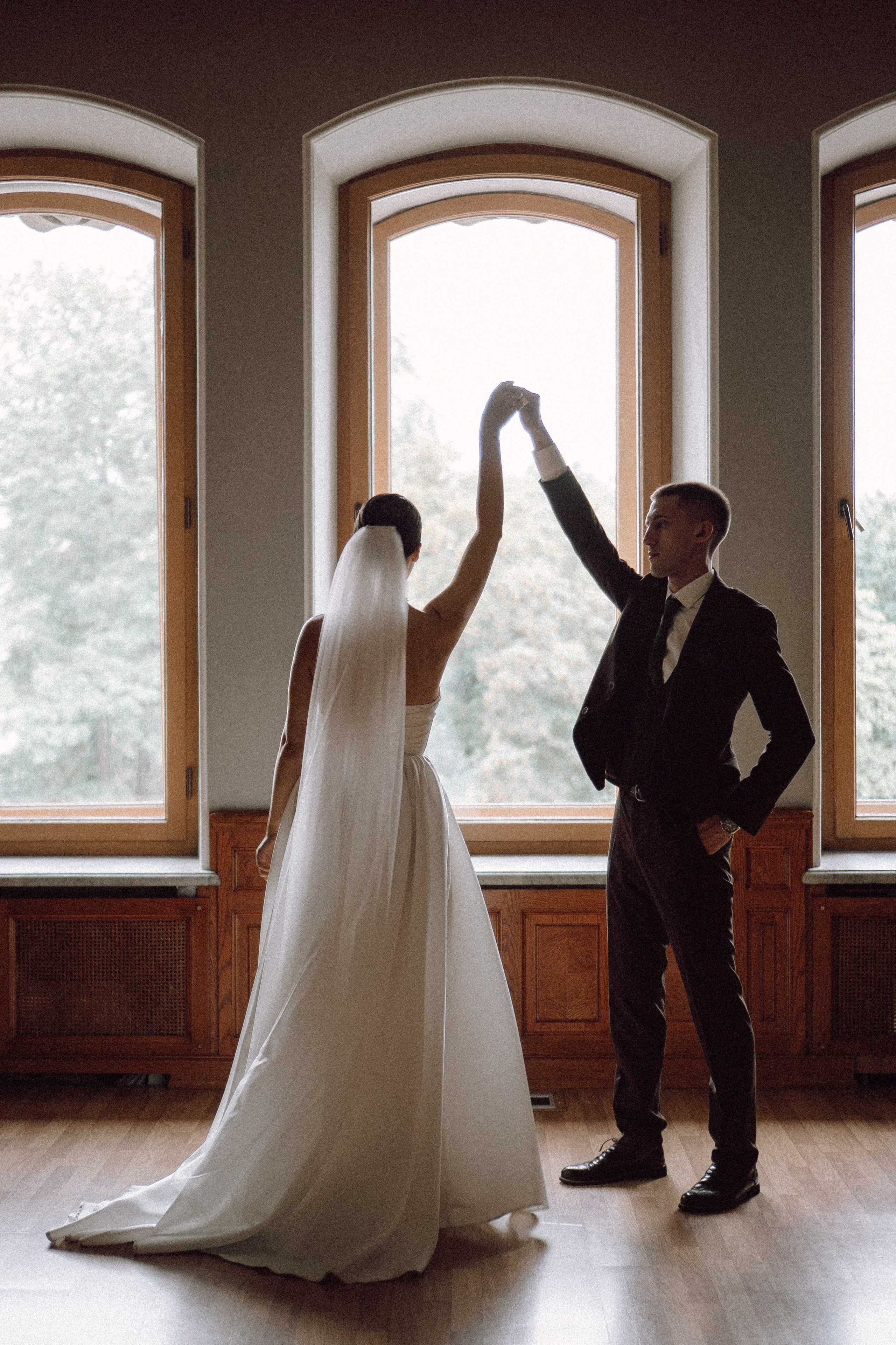 СВАДЕБНАЯ ПРОГУЛКА В САНТК-ПЕТЕРБУРГЕ (ИСАКИЕВСКИЙ СОБОР, ЗИМНЯЯ КАНАВКА, ЭРМИТАЖ И БОЛЬШАЯ МОРСКАЯ УЛИЦА). Профессиональный фотограф, Санкт-Петербург — Виктория Богомолова