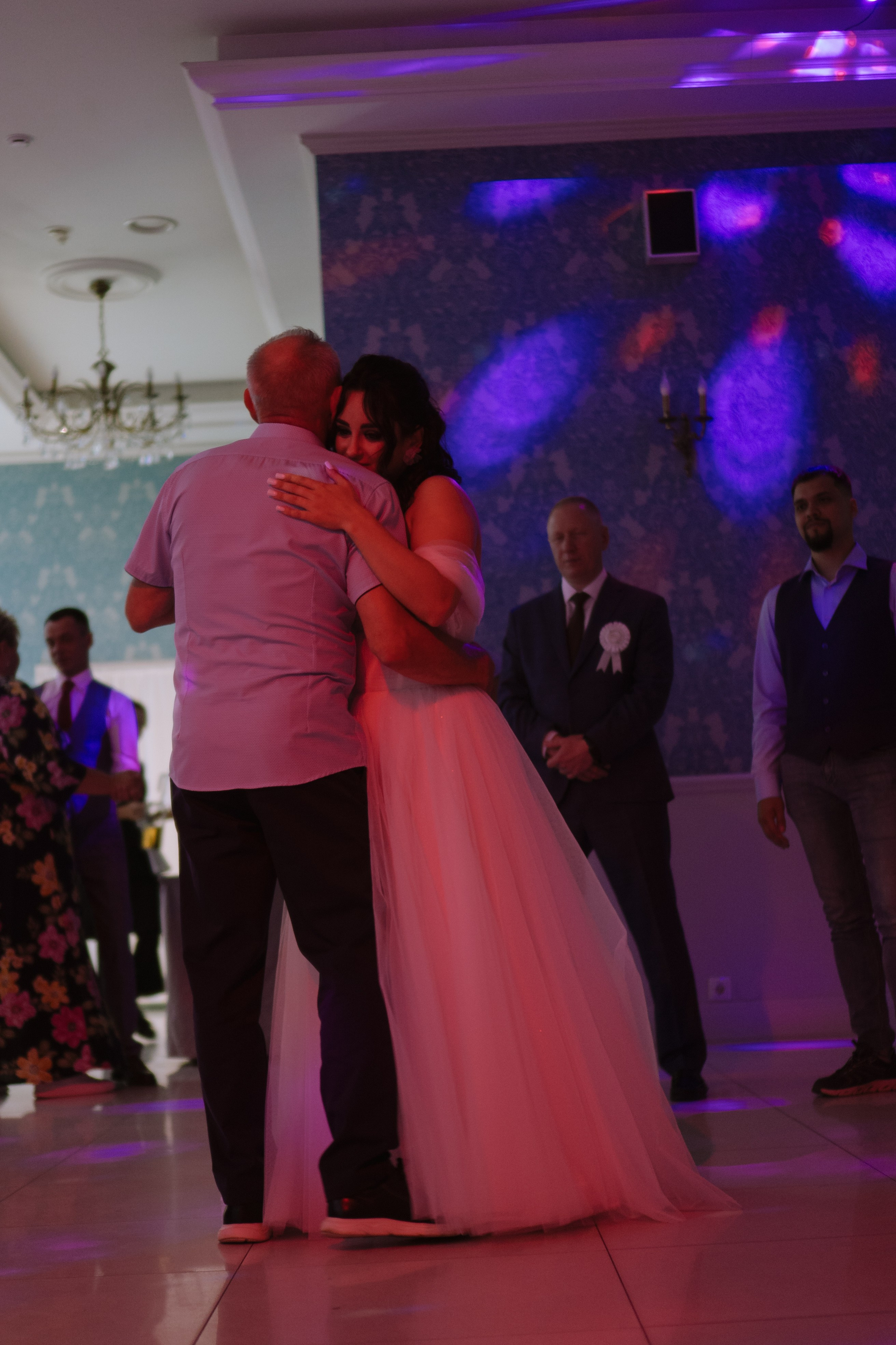 ТАНЕЦ ОТЦА И ДОЧЕРИ НА БАНКЕТЕ (СВАДЕБНАЯ ФОТОСЕСИИЯ БАНКЕТА). Профессиональный фотограф, Санкт-Петербург — Виктория Богомолова
