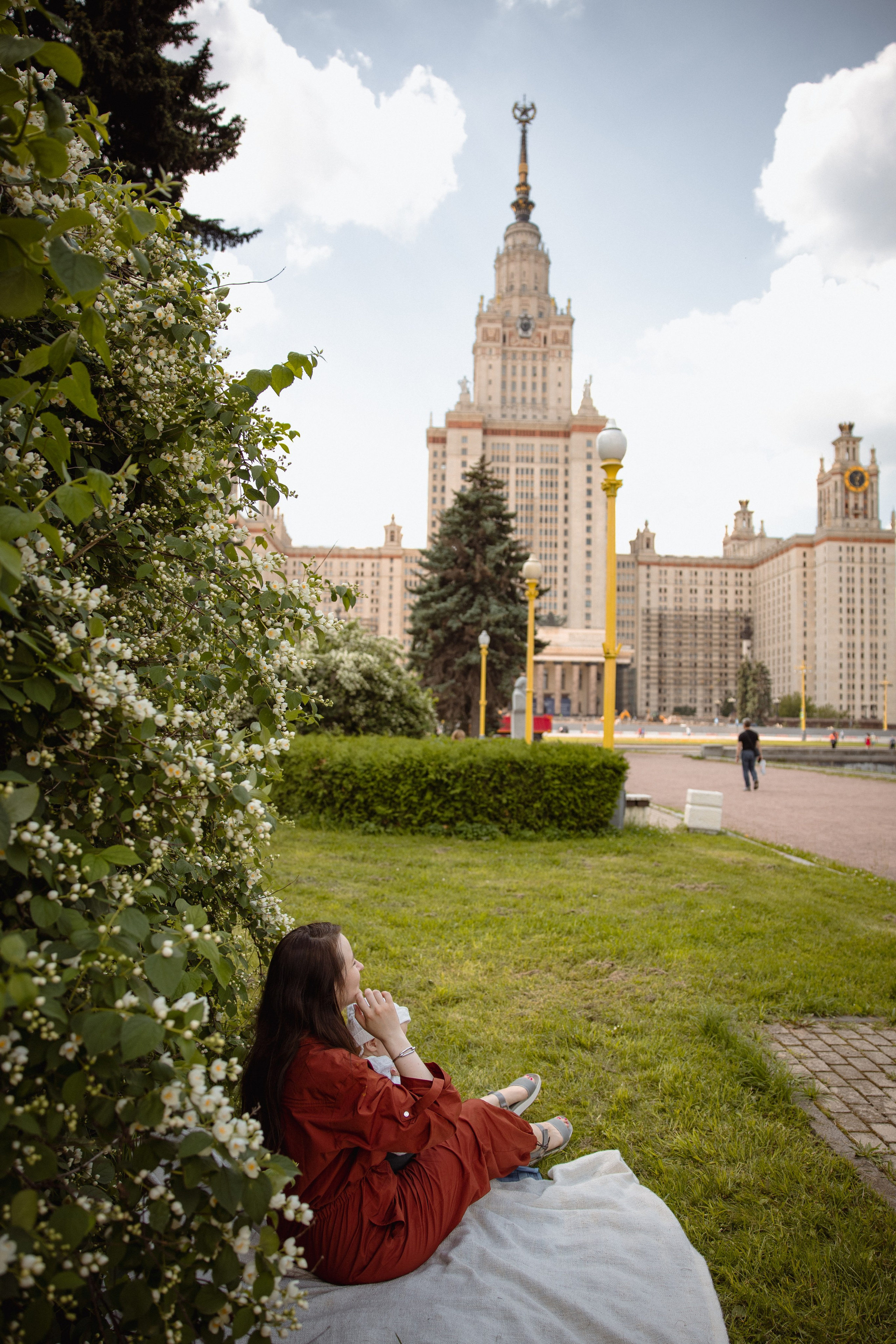 Настя с сыном у Alma-Mater. Ваш семейный newborn и lifestyle фотограф в СПБ Наталья Журавлева