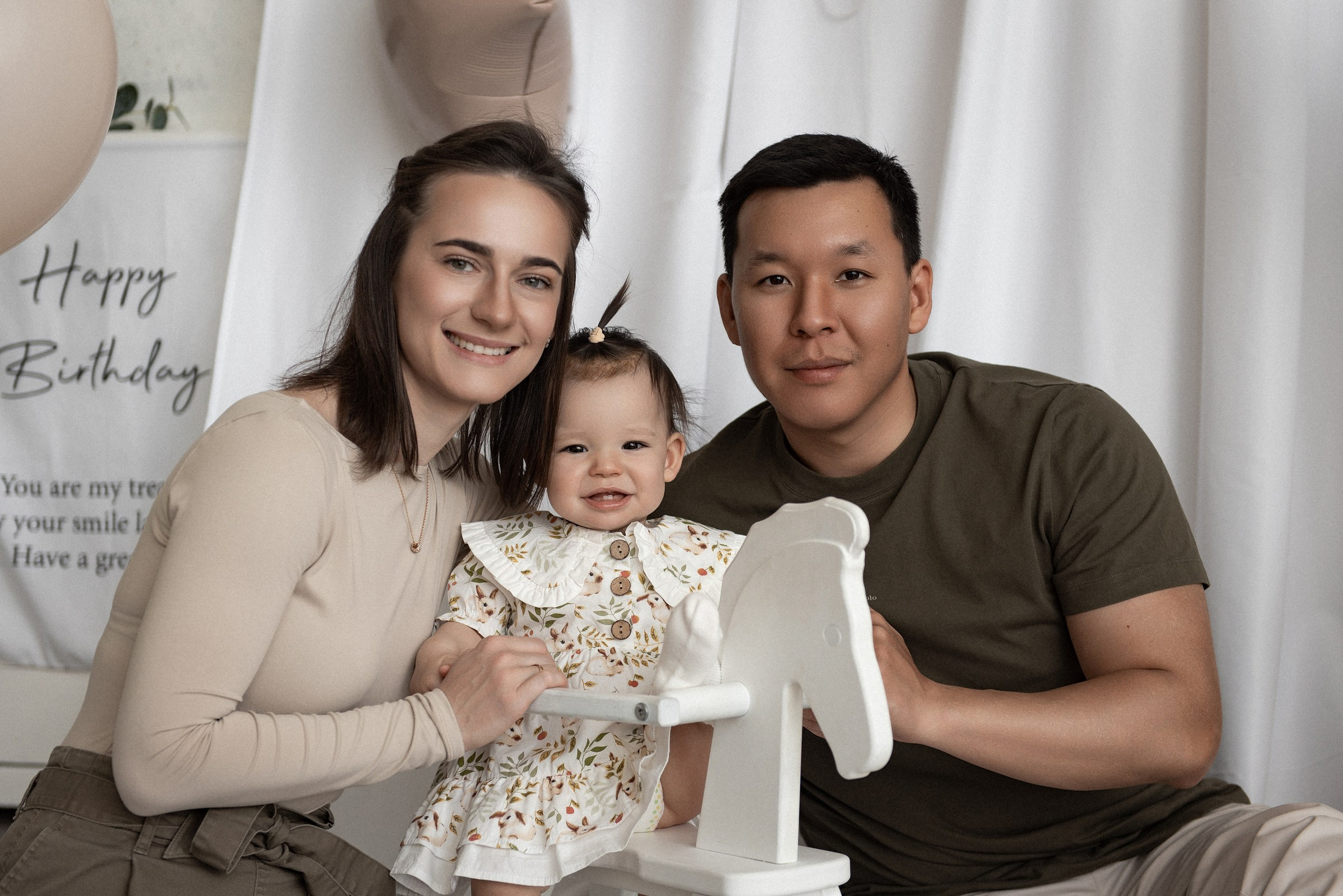 семейная фотосессия в студии на годик