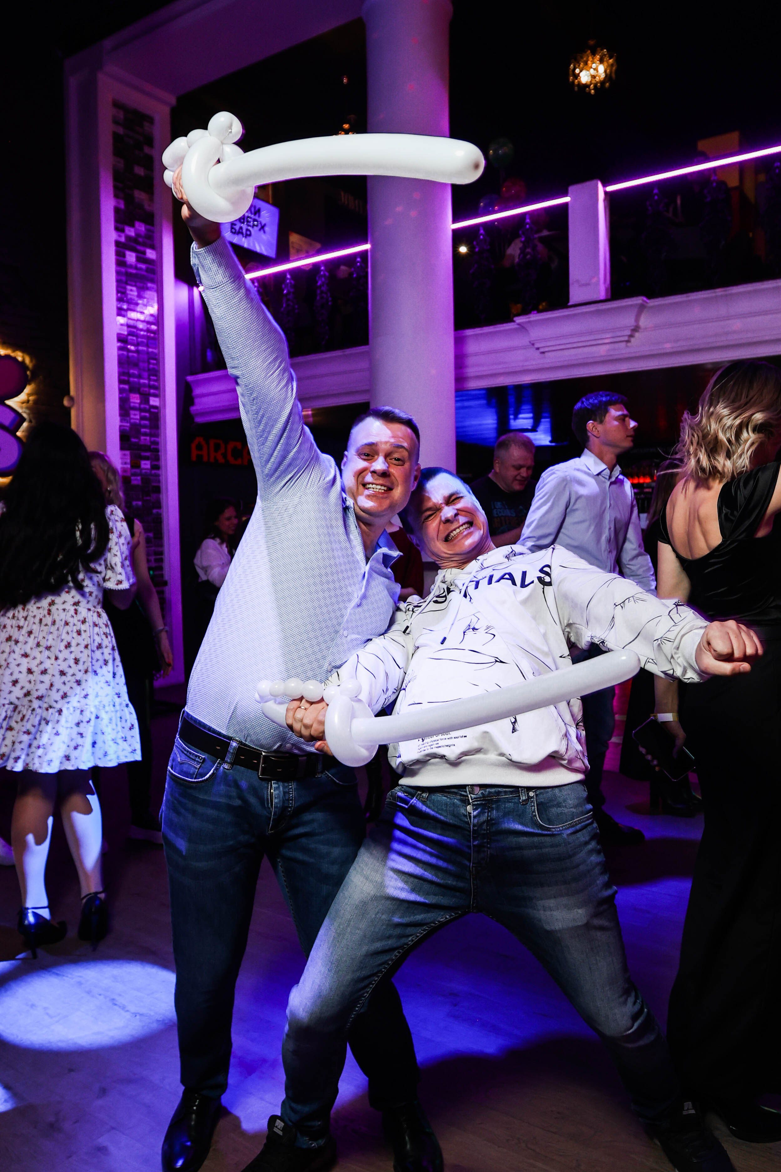 БАР РУКИ ВВЕРХ