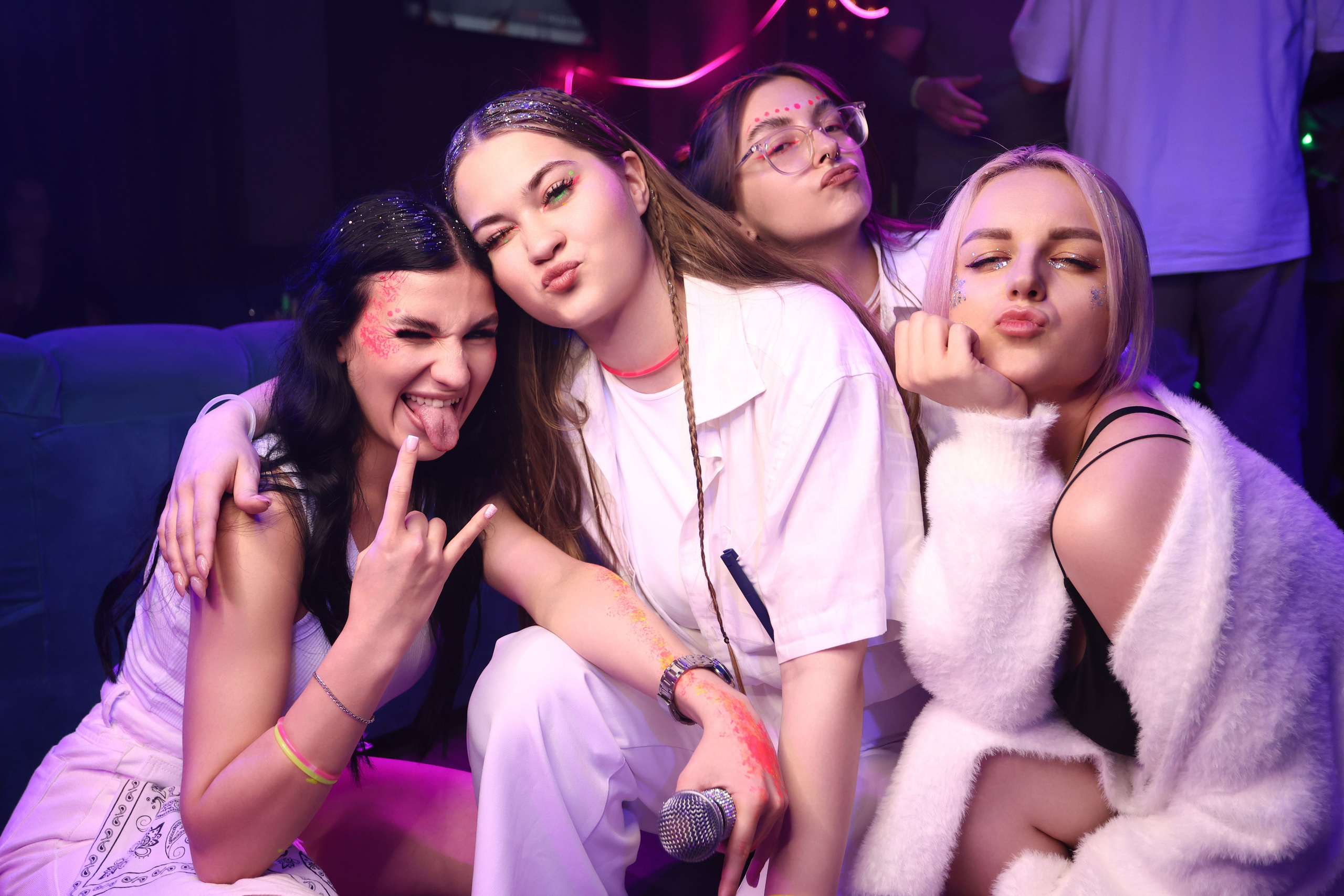 Neon Party 01.08.25. Мята Спортивная — Кальянная, караоке, бар в Минске