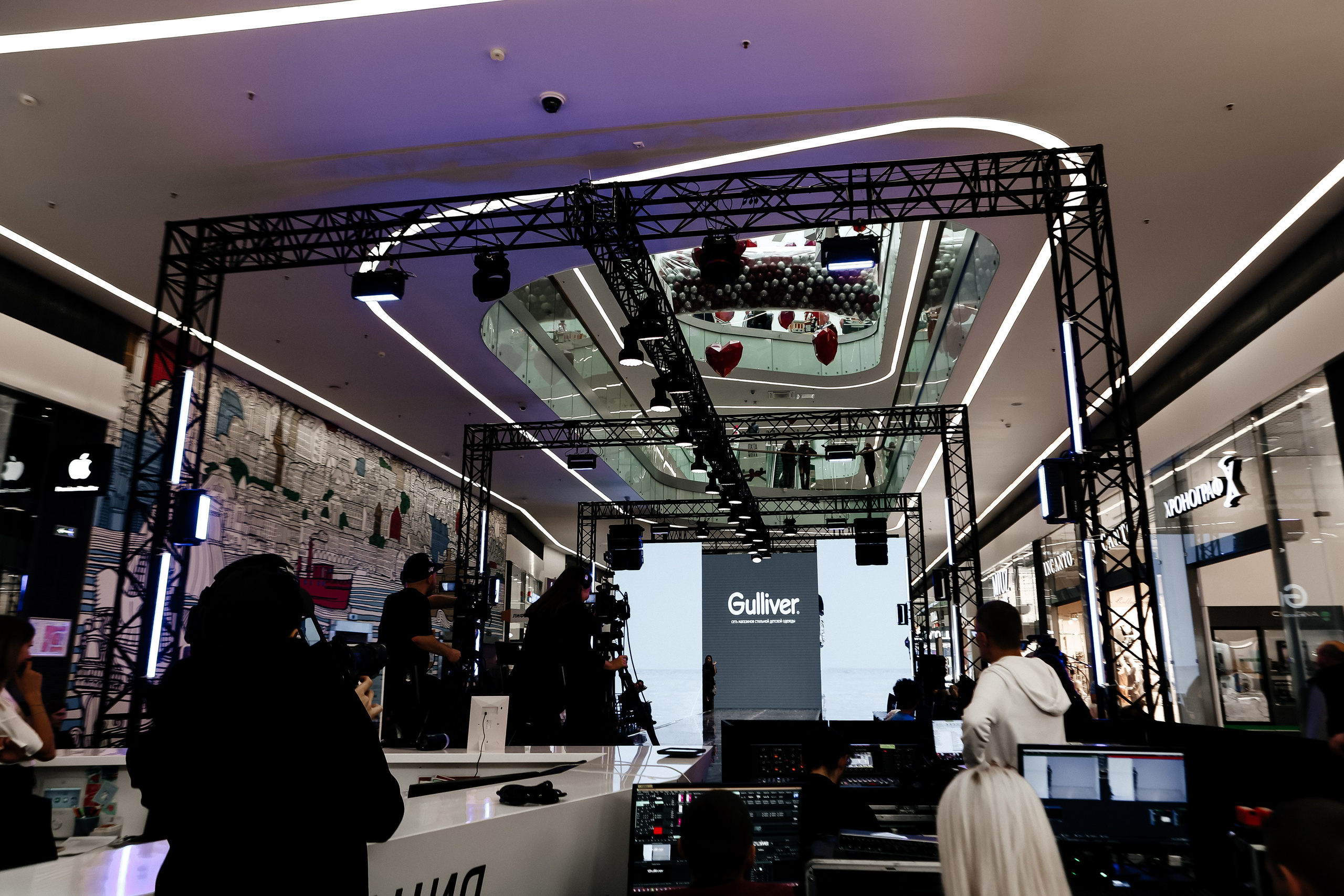 Санкт-Петербург " На яркой стороне» Охта Молл 2024. Свадебный фотограф FOTOKEYT