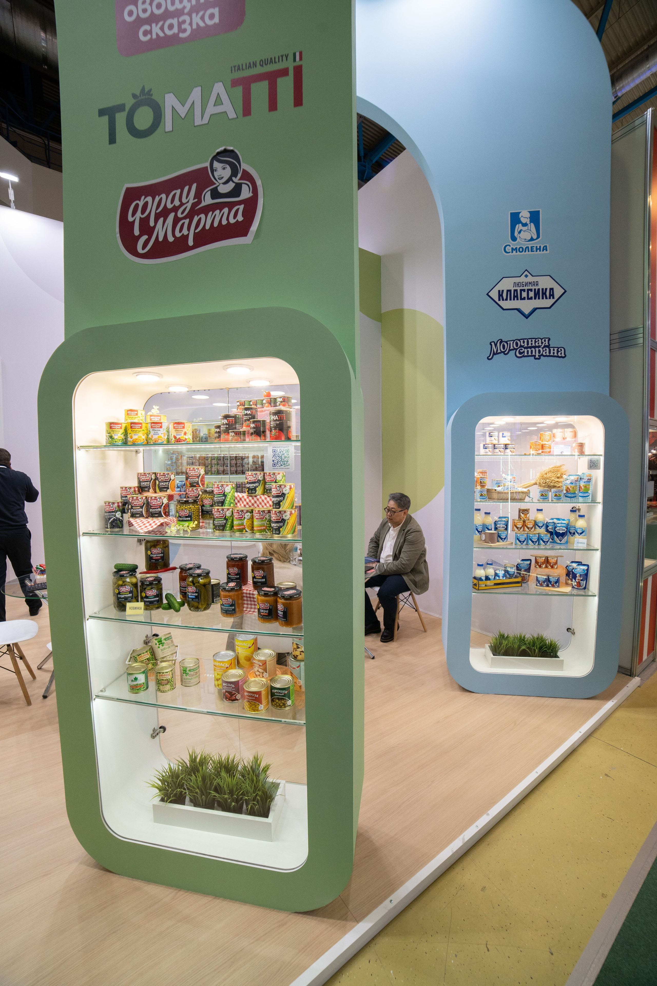 Выставочные стенды. Профессиональный портретный фотограф в Москве Владимир Глаголев