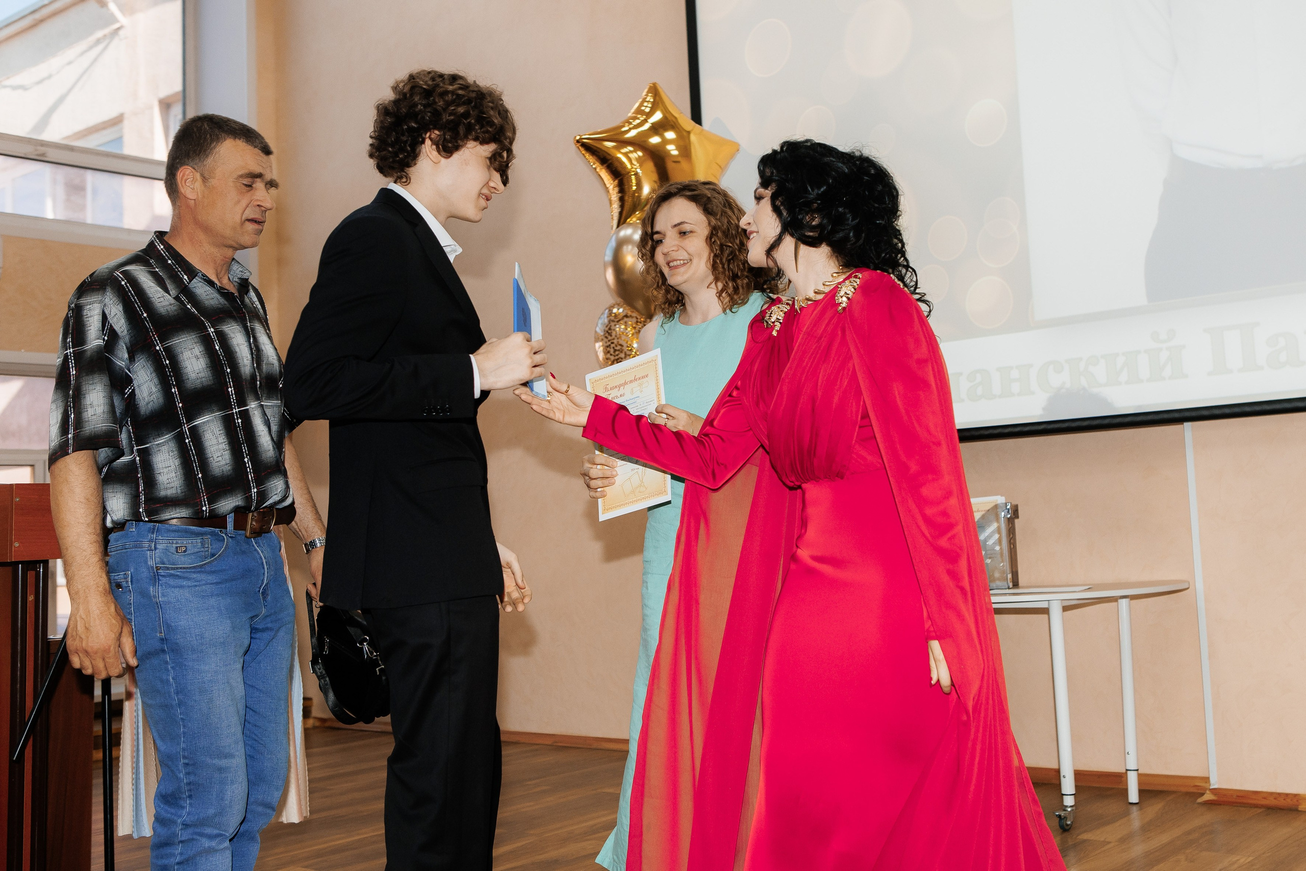 Выпускной Гимназия 12 2024 г. Свадебный и портретный Фотограф в Липецке Дмитрий Котюков