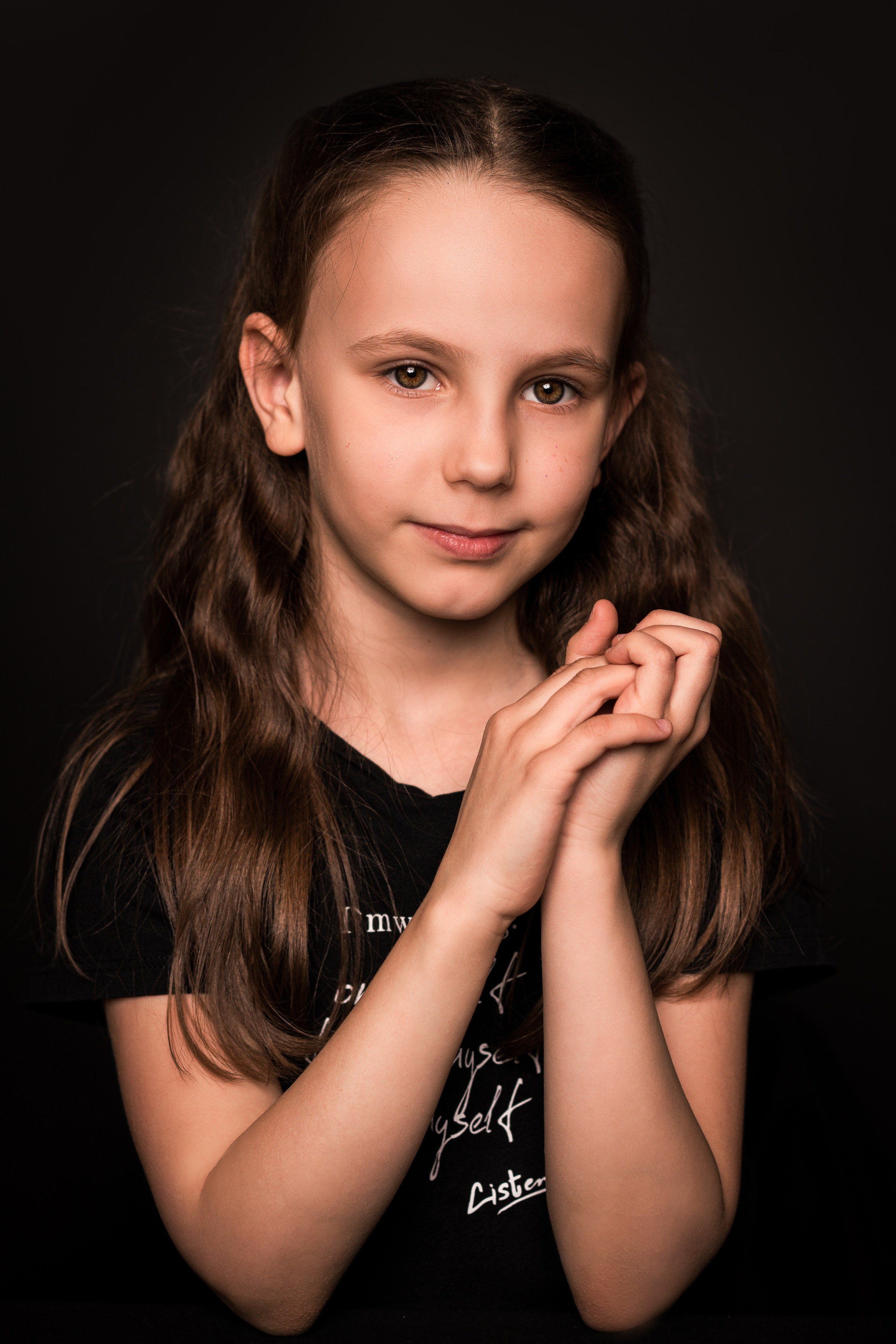 Детский сад, портреты на чёрном фоне. Фотограф Шунова Саша