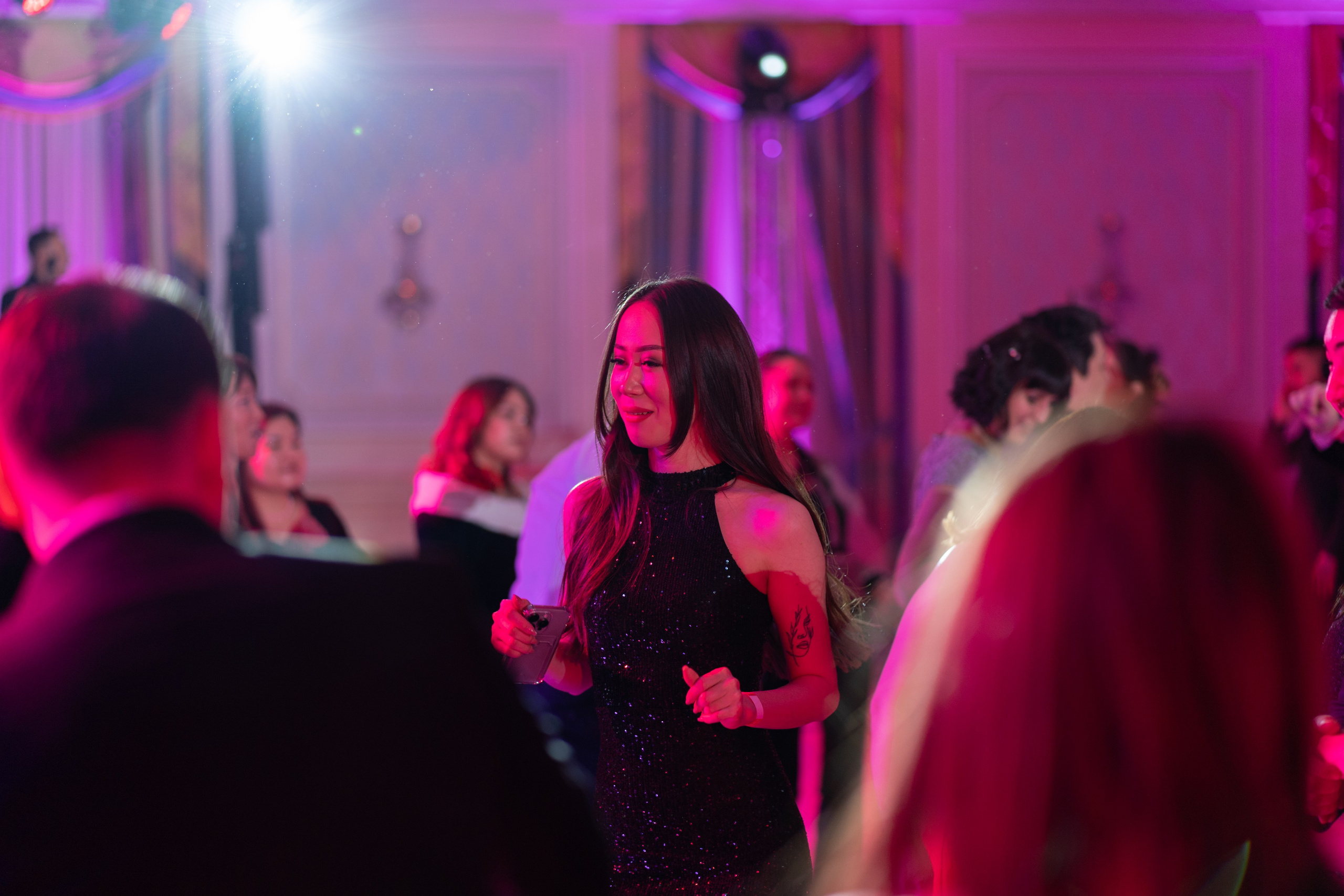 Корпоратив Allure 2023. Репортажный фотограф в Астане — Диана Калтаева, портретный фотограф