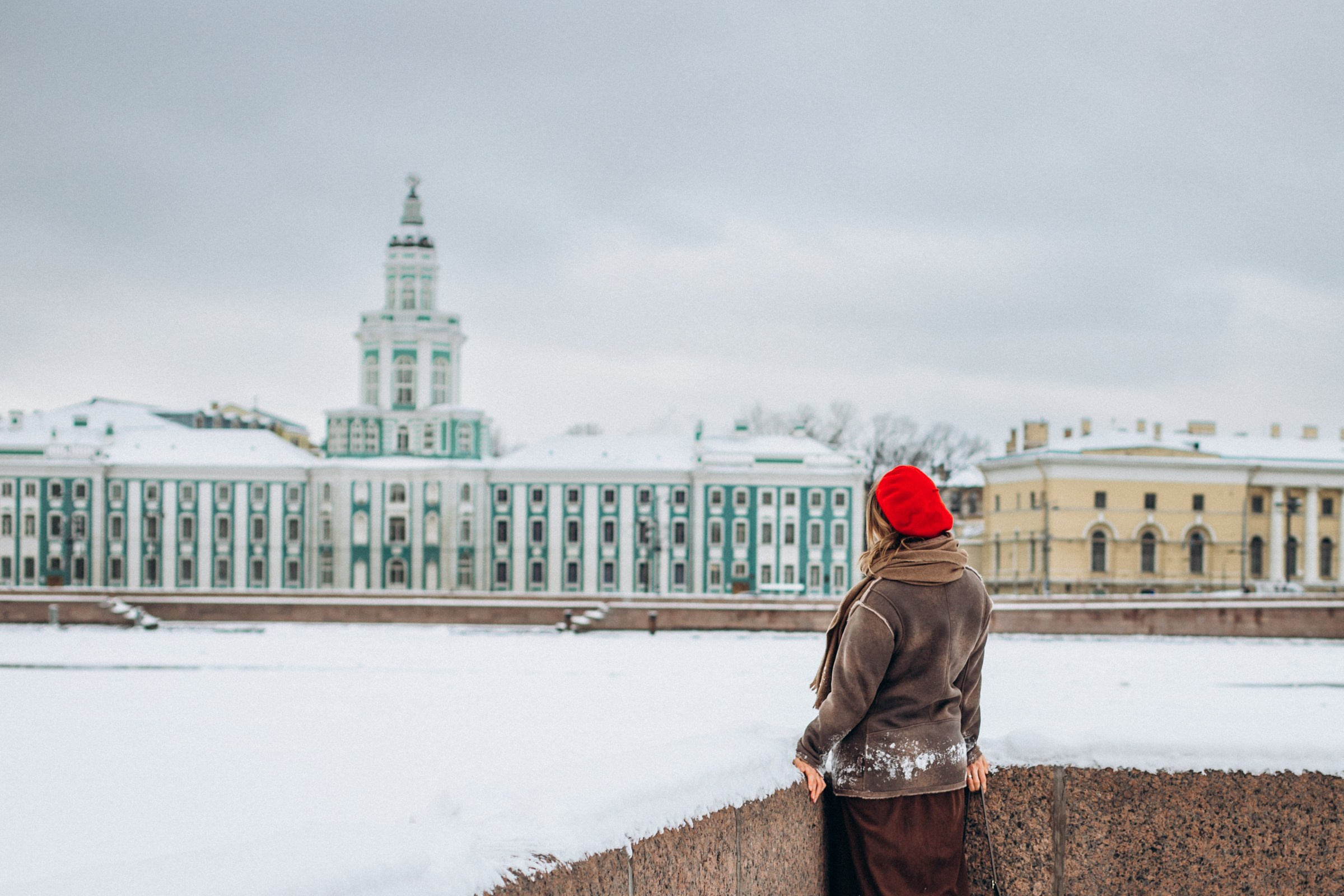 Анастасия в феврале. Фотопрогулка в Петербурге. Индивидуальный и семейный фотограф в Санкт-Петербурге