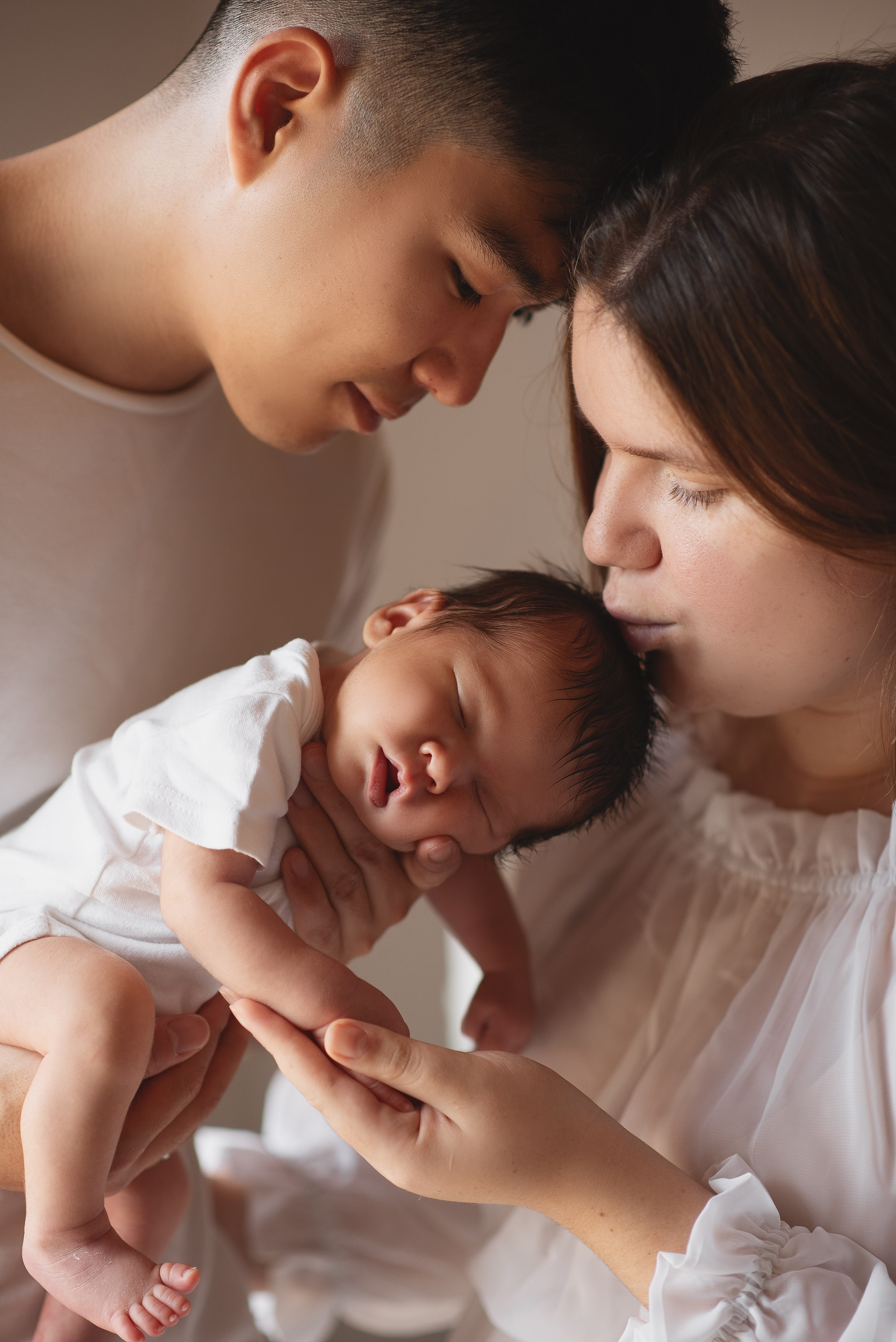 Семейная фотосессия с новорожденным Эрнест. Семейный фотограф в Южно-Сахалинске Анастасия Лимарева