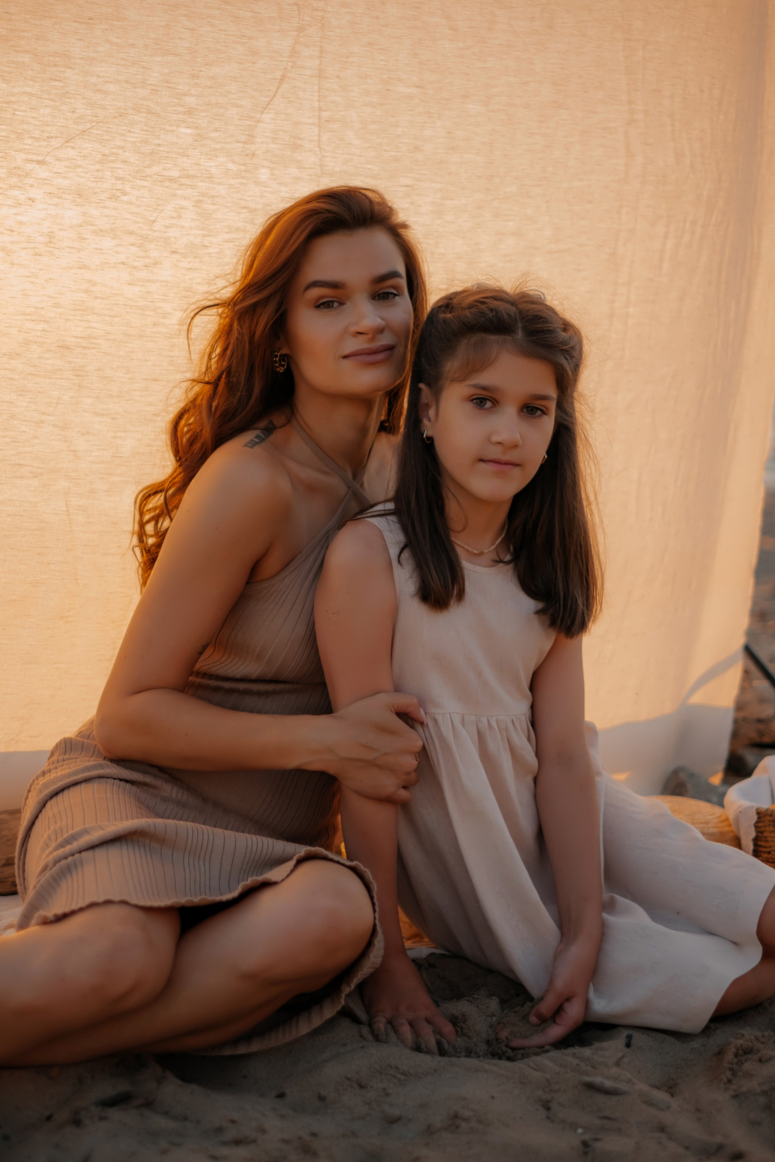 Катя с дочками на берегу. Фотограф в Новосибирске Диана Ильиных