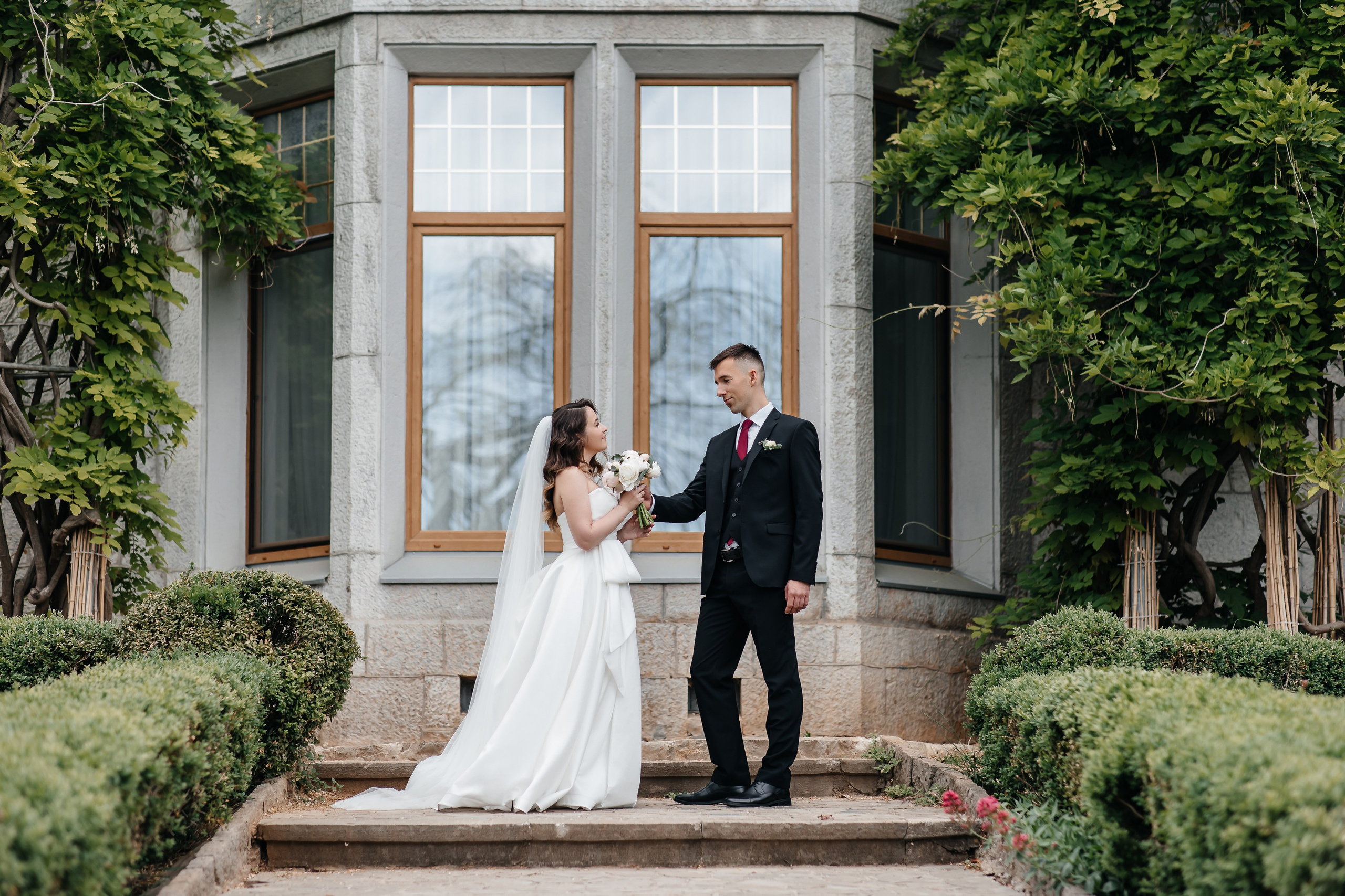 Парк Харакс, май в Крыму. Анонс свадьбы Ильи и Ксении. Свадебный фотограф в Крыму и Севастополе Ольга Баскакова