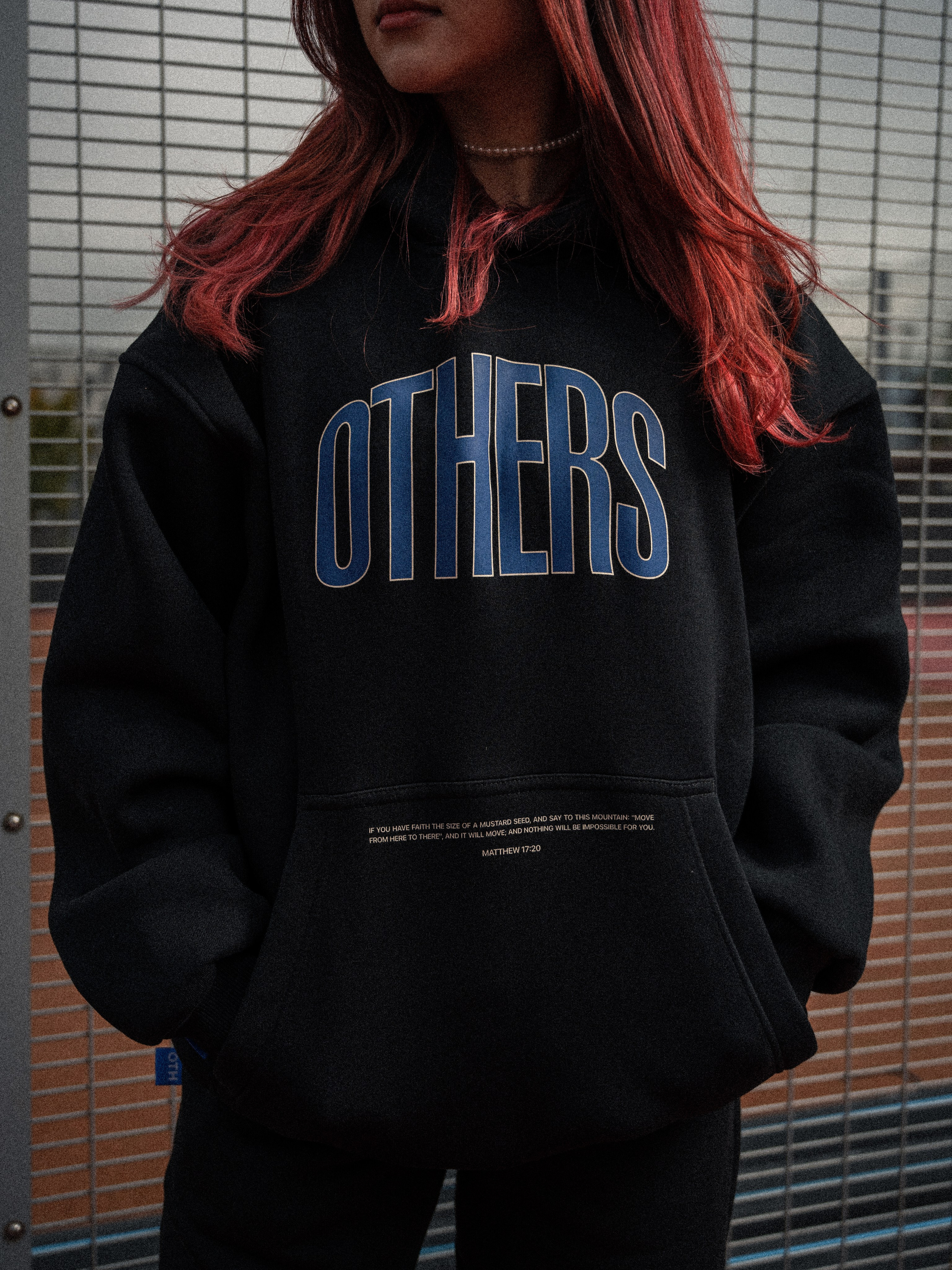 Женский портрет блогера MONIPULA для бренда OTHERS в Москве - фотограф Иван Саяпин