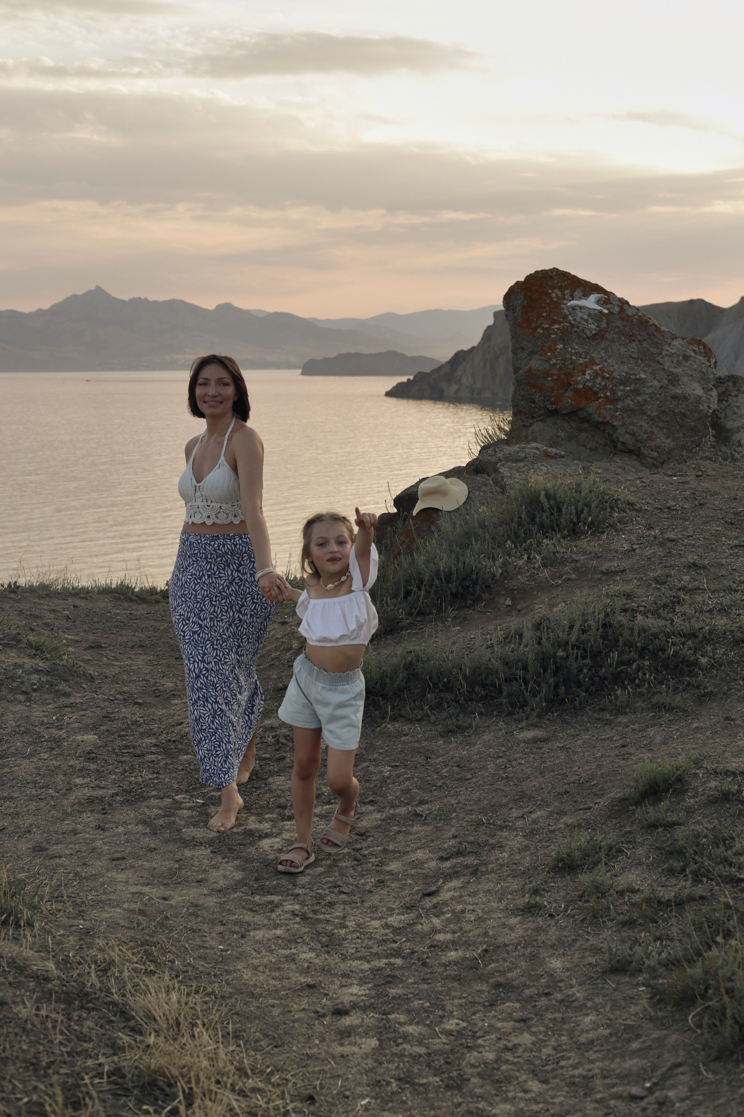 Прогулка в Орджоникидзе | Лиза и Поля. Семейный фотограф в Феодосии и по Крыму Брежнева Алла