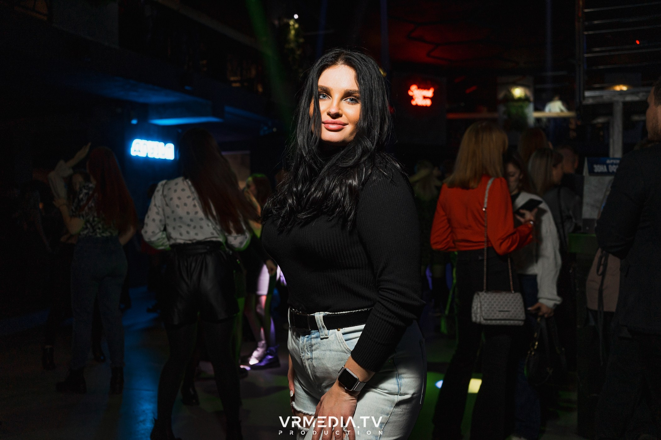 Бумажный дом в баре «Друзья»