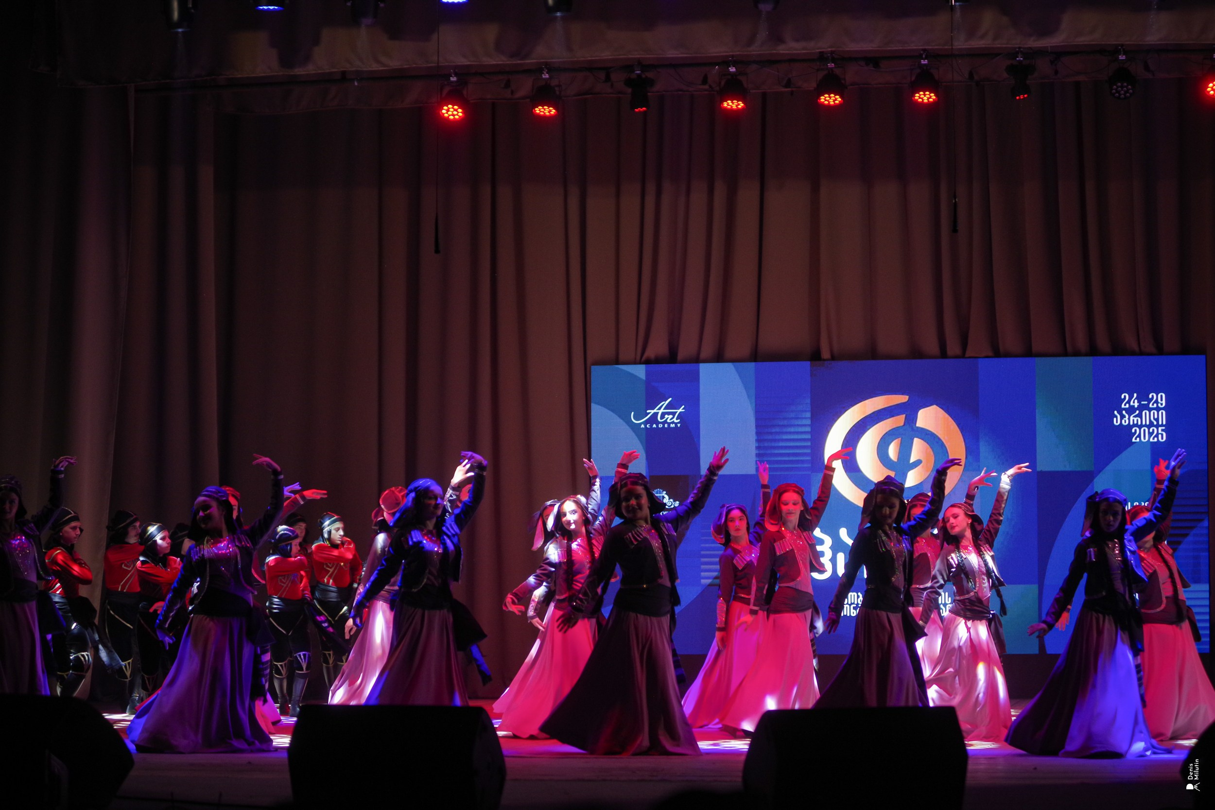 Танцы в Хоби. Портретный фотограф Денис Милютин