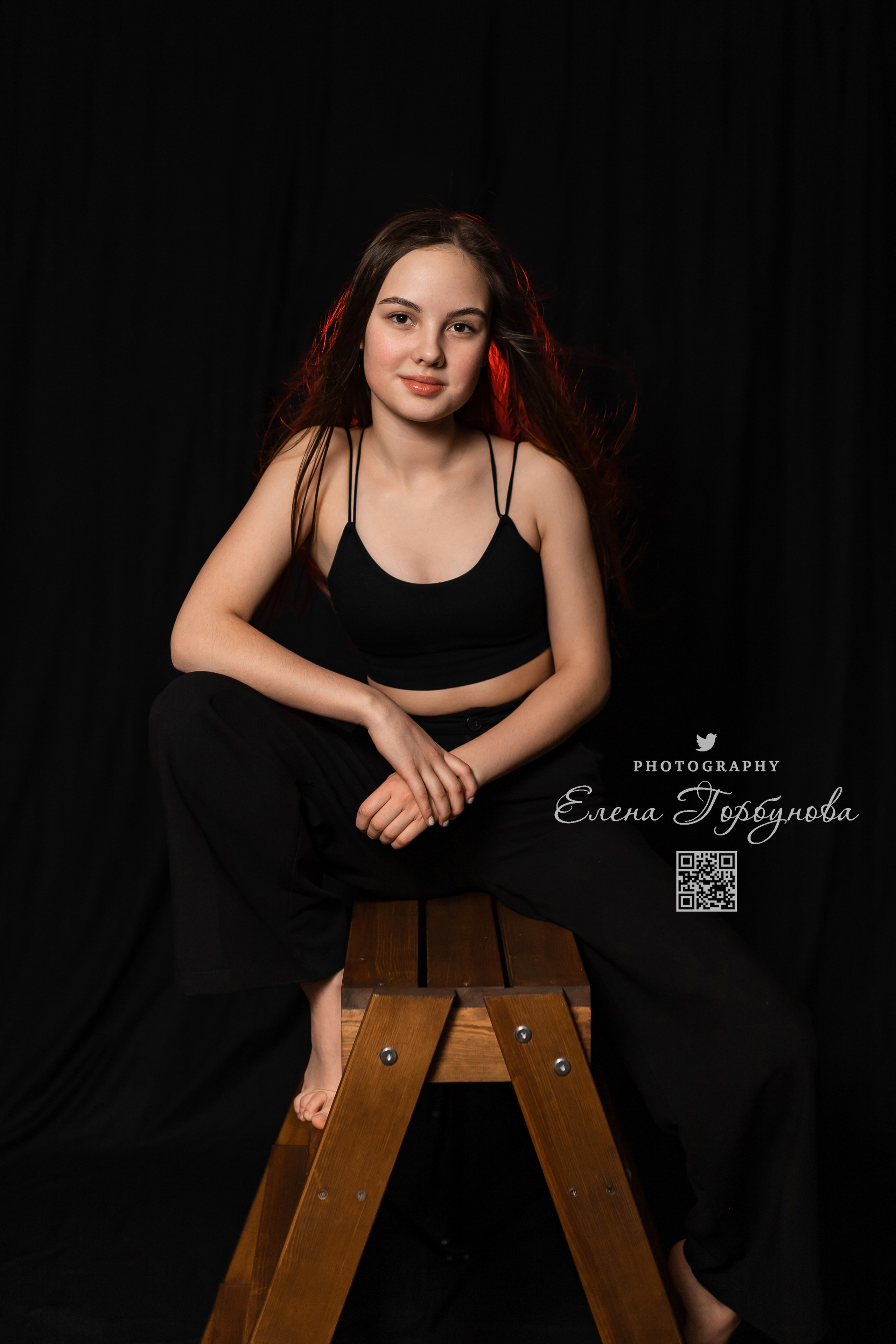 Моя студия. Полина и стул. Январь 2024. Фотограф Пермь. Свадьбы. Семья и дети, школа, д. сад. Фотокниги