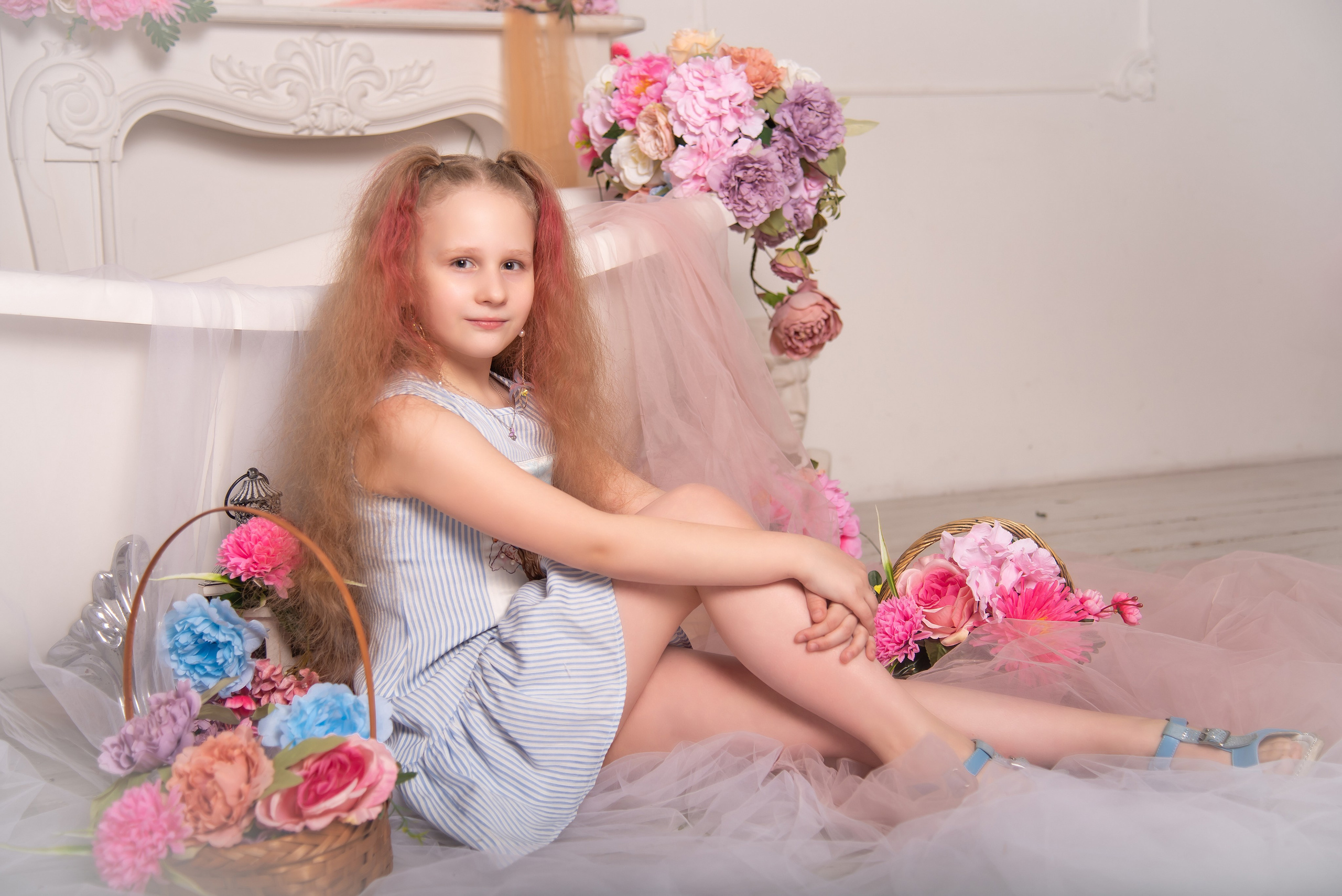 Модельная школа. Занимаюсь профессиональной фотографией и живу рядом с Байкалом. Работаю в разных жанрах