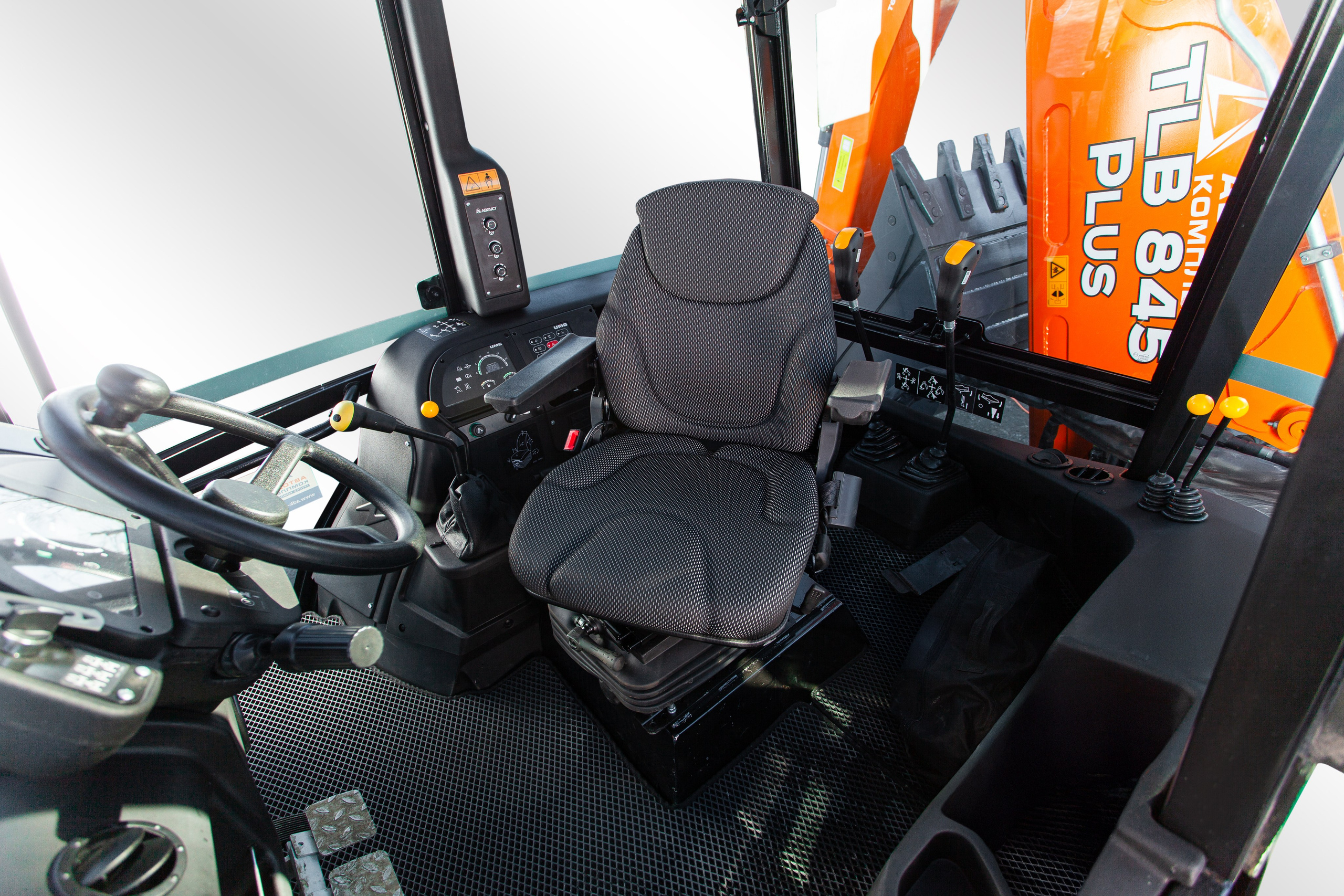 Кабина UMG TLB 845 PLUS