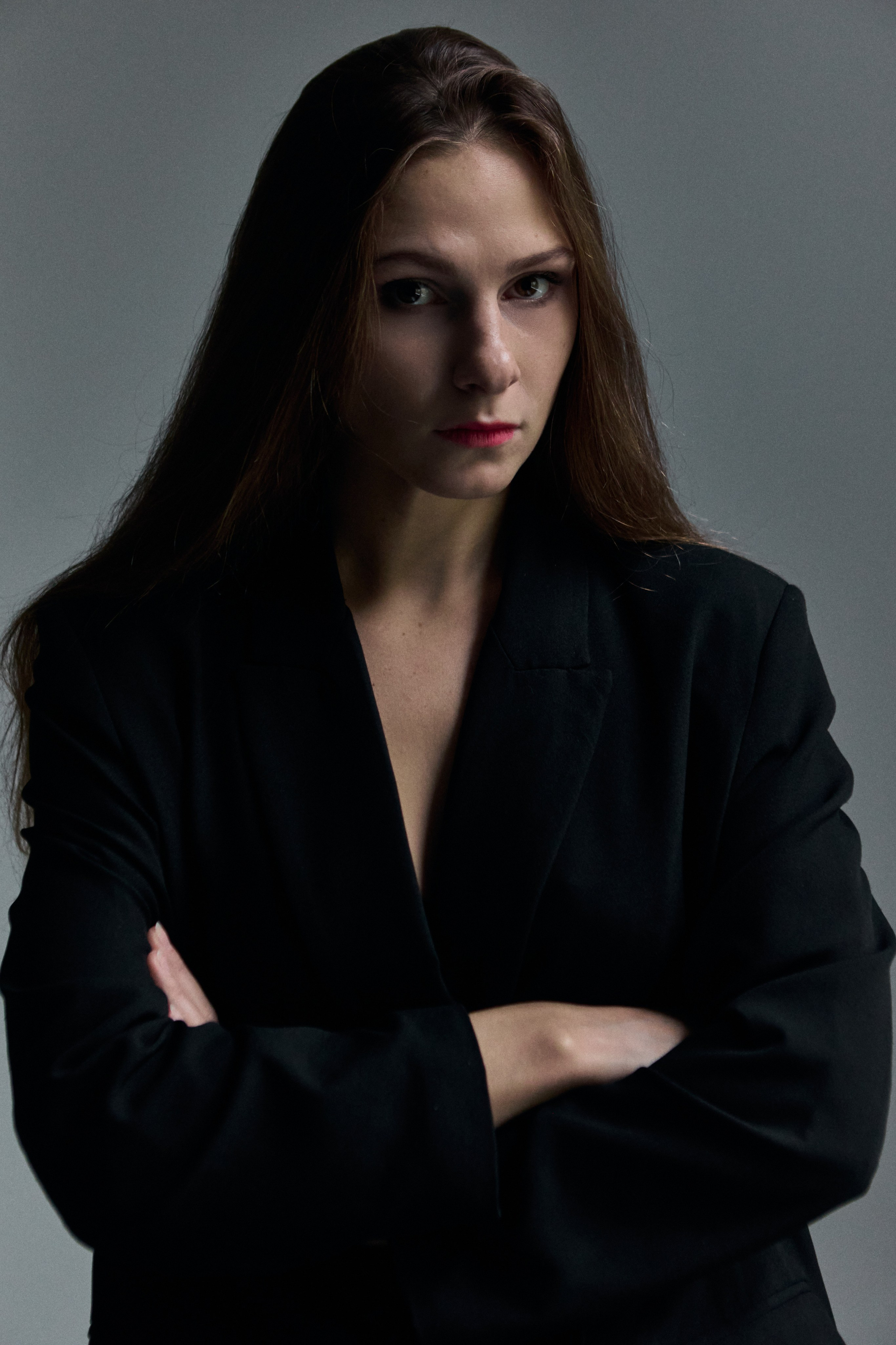 актерское портфолио, женский портрет, девушка в пиджаке