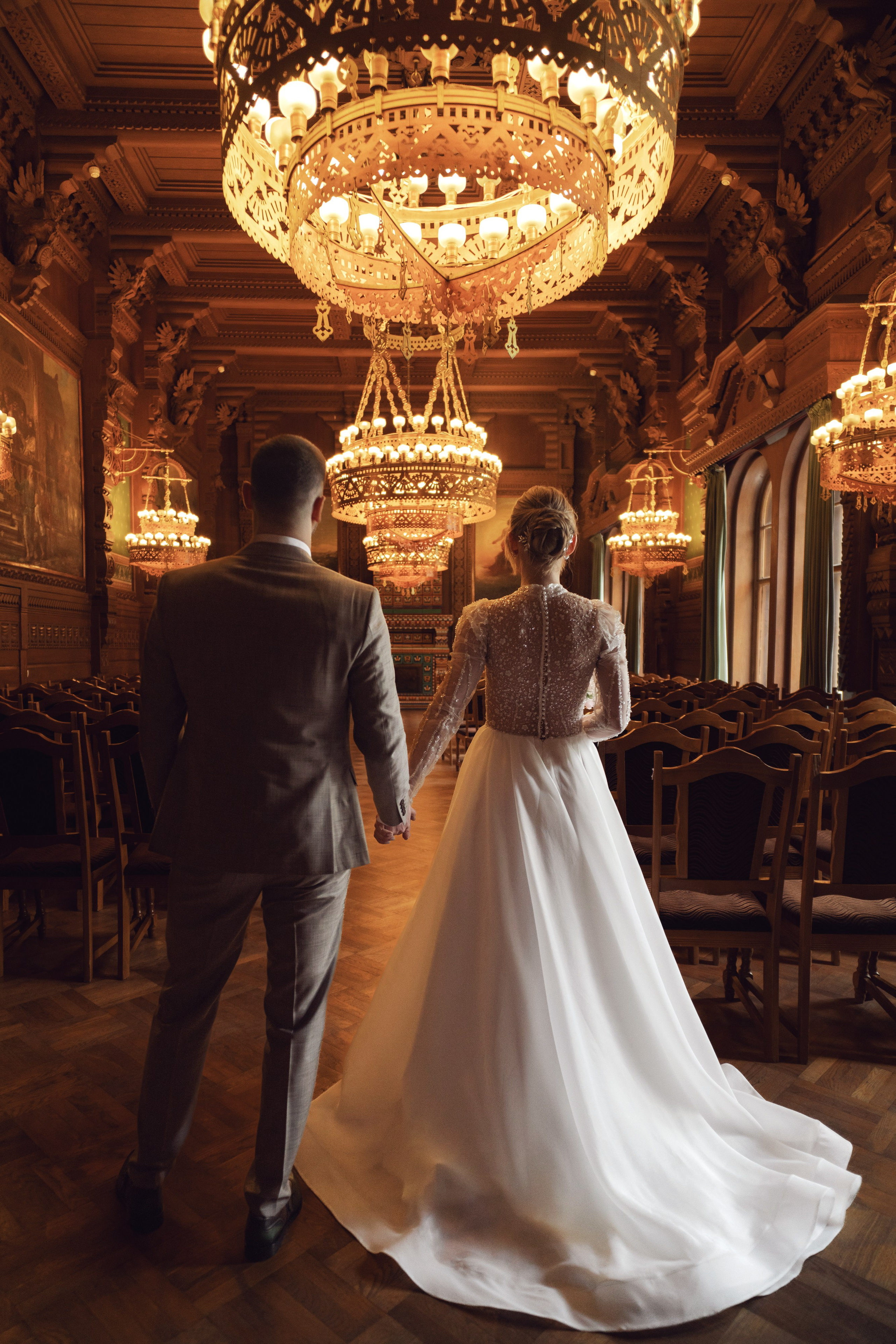 Свадебная фотосессия в доме ученых в дубовом зале