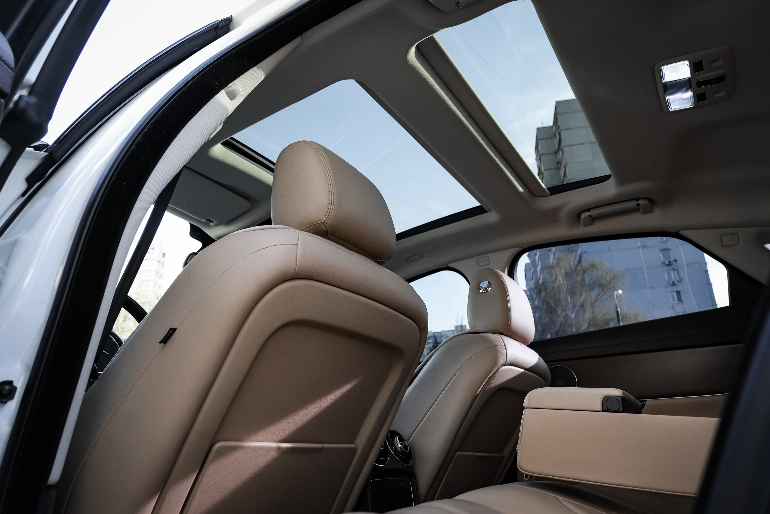 2017 JAGUAR XJ. Mixturecaptures