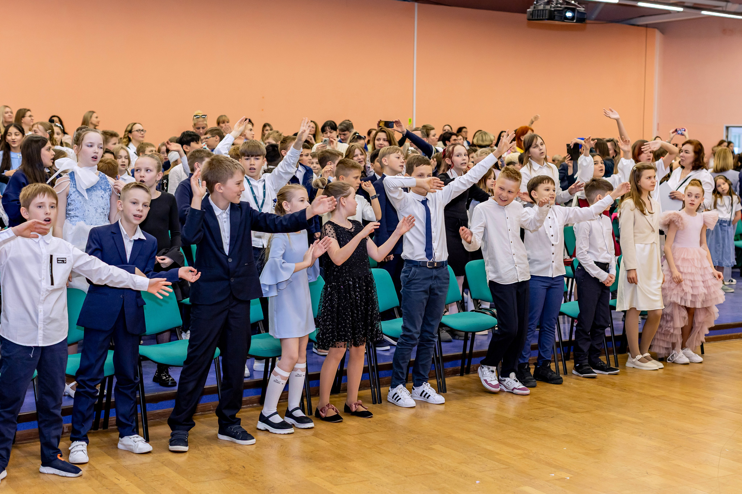 Выпускной праздник в начальной школе. Фотограф и видеограф Москва. Свадебный фотограф, видеограф. Выпускные альбомы. Оживающие альбомы