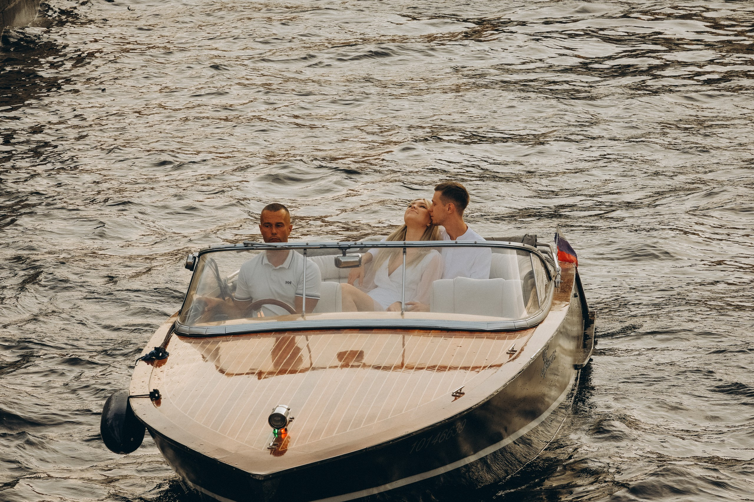 СВАДЕНБНАЯ СЬЕМКА НА КАТЕРЕ ПО КАНАЛАМ САНКТ-ПЕТЕРБУРГА И В АКВАТОРИИ НЕВЫ. Профессиональный фотограф, Санкт-Петербург — Виктория Богомолова