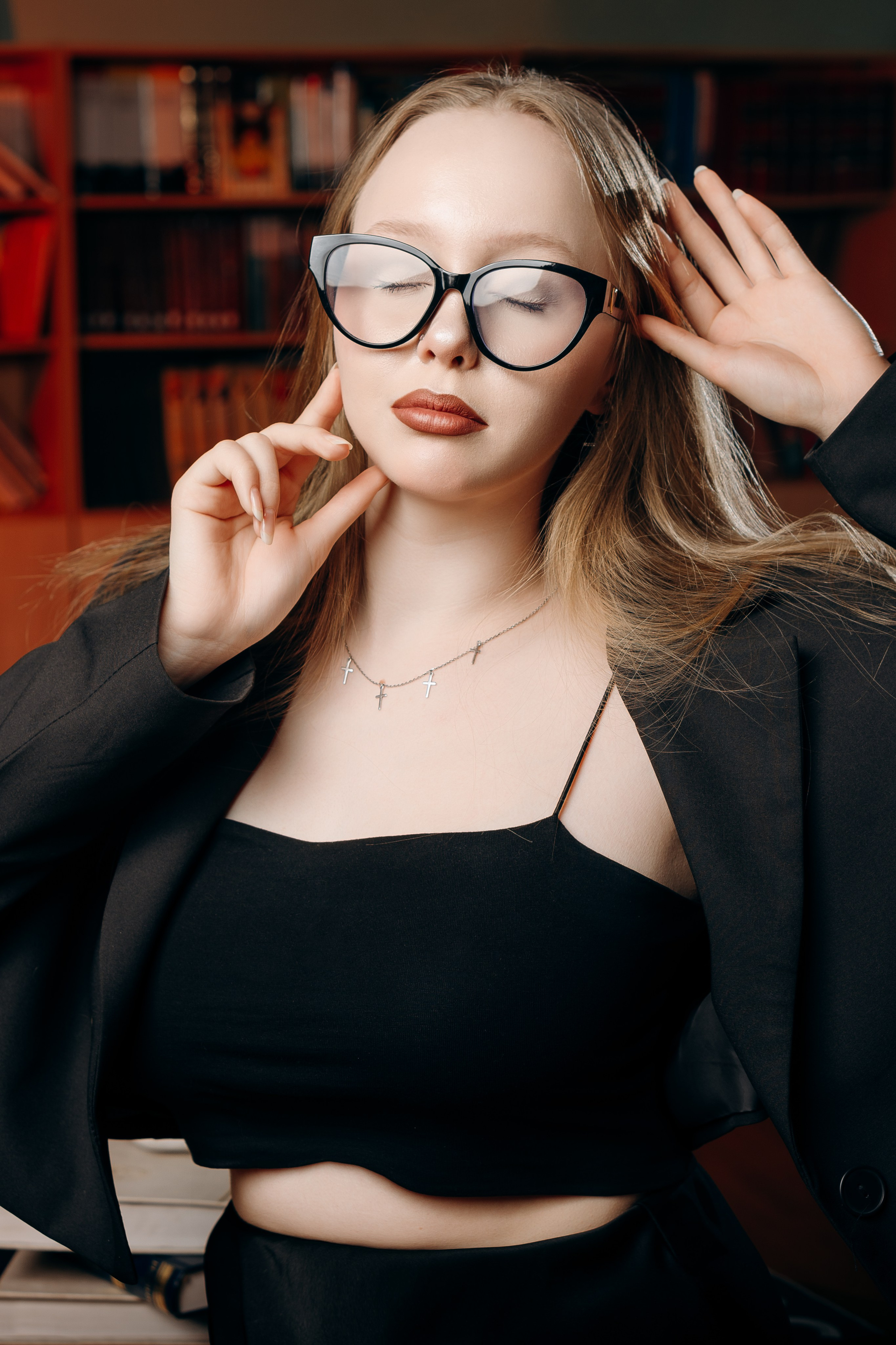 Выпускные альбомы в Хабаровске - современные и стильные фотокниги для школьников, заказать школьный фотоальбом для выпускника.Школьный фотограф на Дальнем Востоке. Современные и стильные фотоальбомы для Хабаровских школ. Мы создаем и фотографируем ваших детей и подростков, с учетом трендов и современной тематики. 