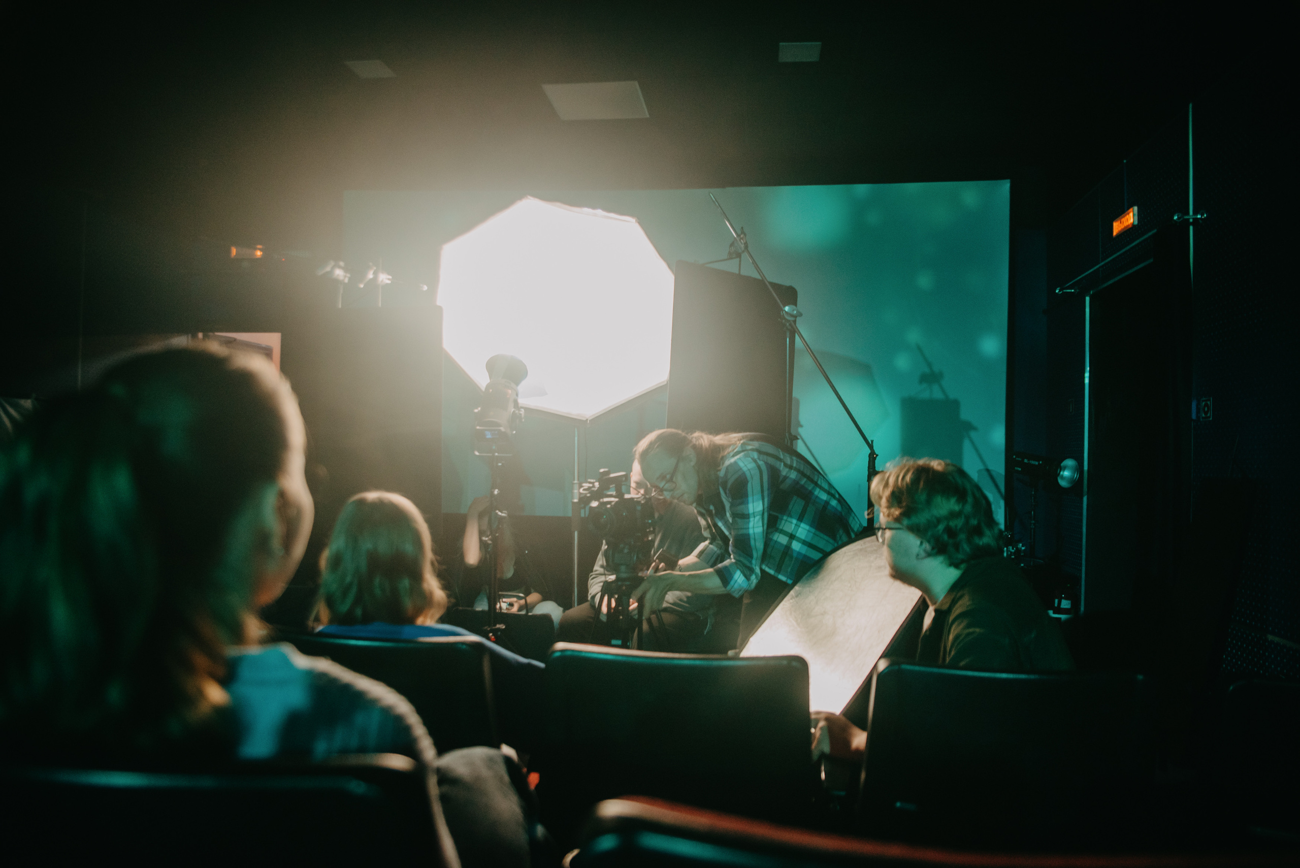 Backstage for BAZA| Кинотеатр «Смена». Контент фотограф Илья Урс