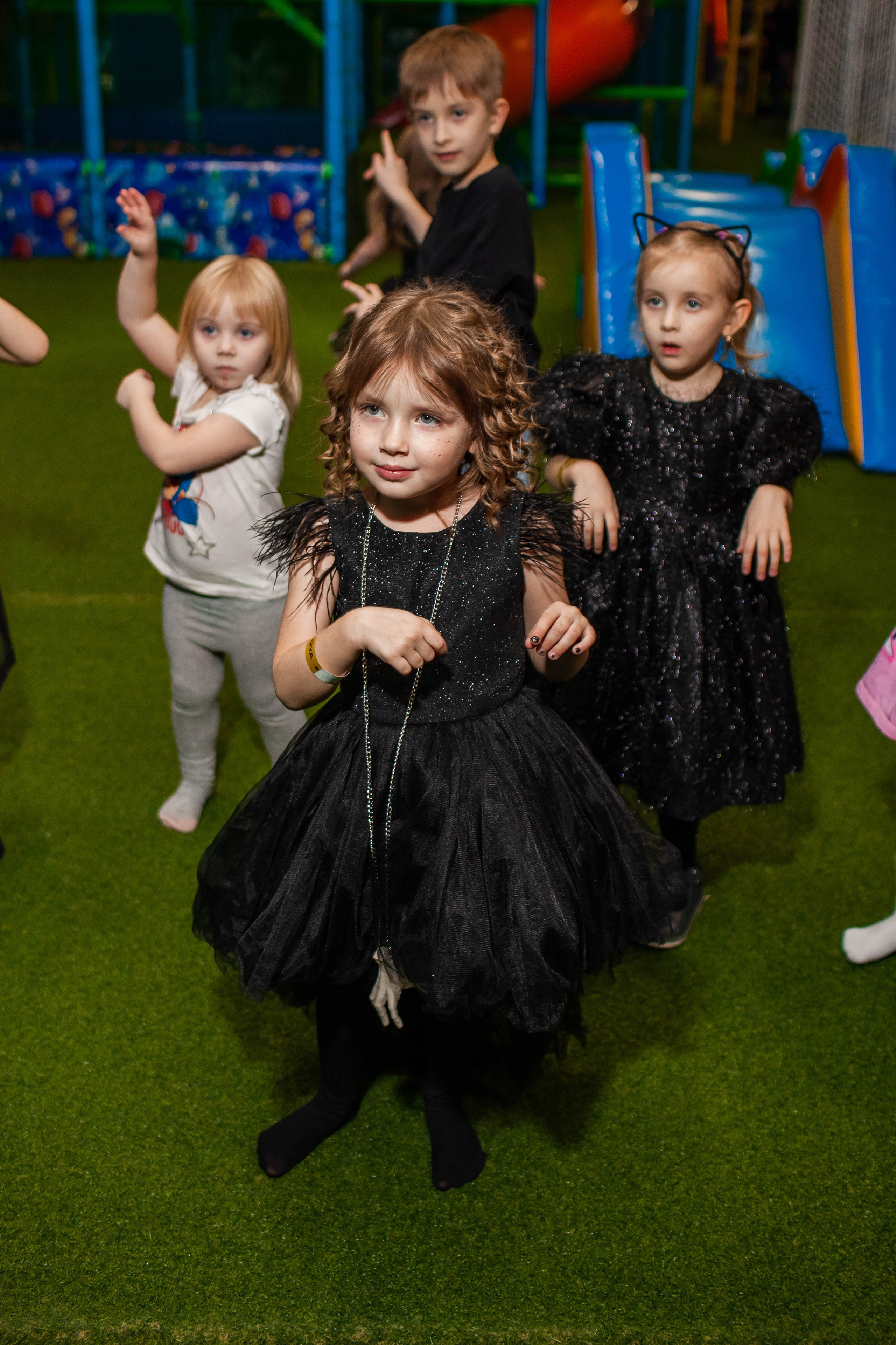 День Рождения Анечки в стиле Уэнсдей. Детский и семейный фотограф в Санкт-Петербурге Елизавета Сорокина