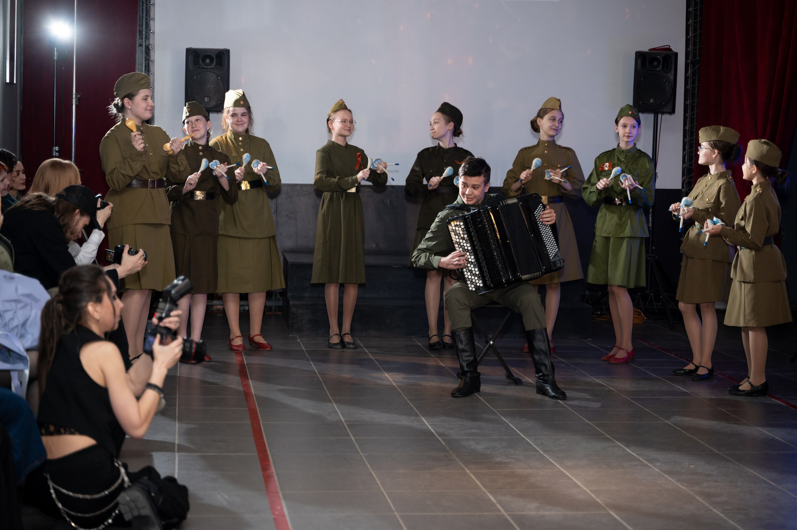 Закрытый показ милитари «Своя трансформация» дизайнера Юлии Бойченко | 24.04.2025. Фотограф в Омске Елизавета Кириллова