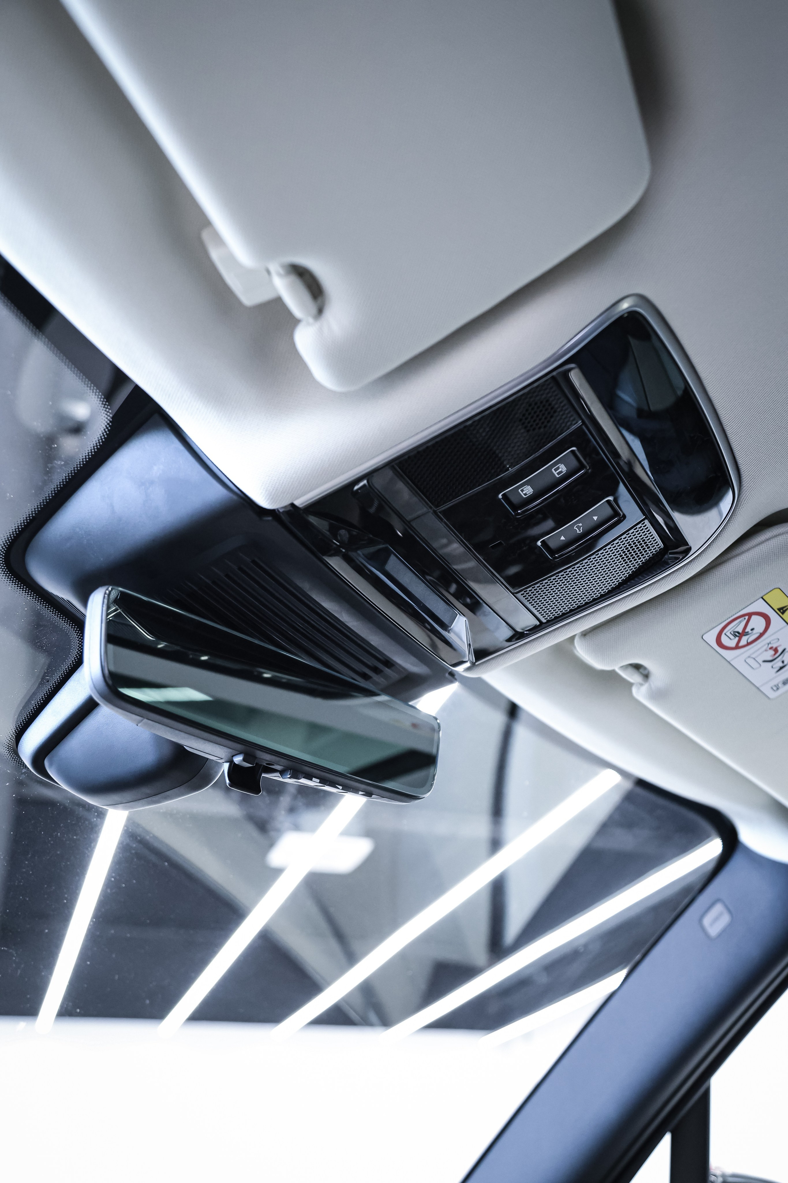 2024 Range Rover. Mixturecaptures