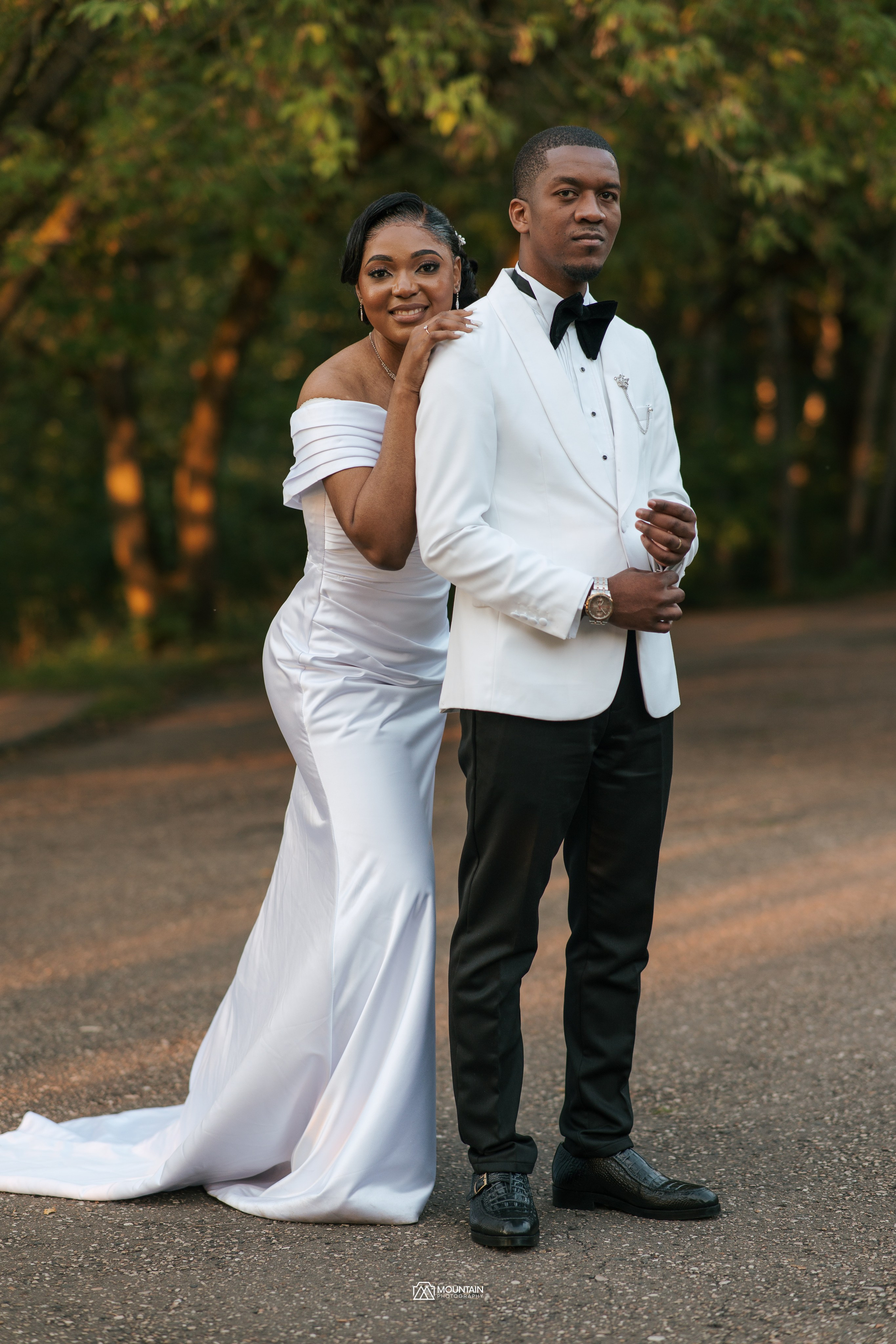 Dany & Mika. Я занимаюсь событийной, свадебной, товарной, студийной… фотографией